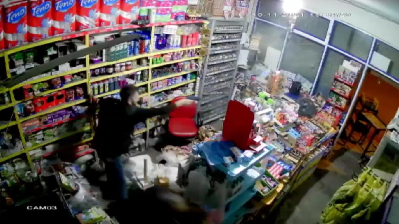 Market sahibine iş yerinde silahlı saldırı