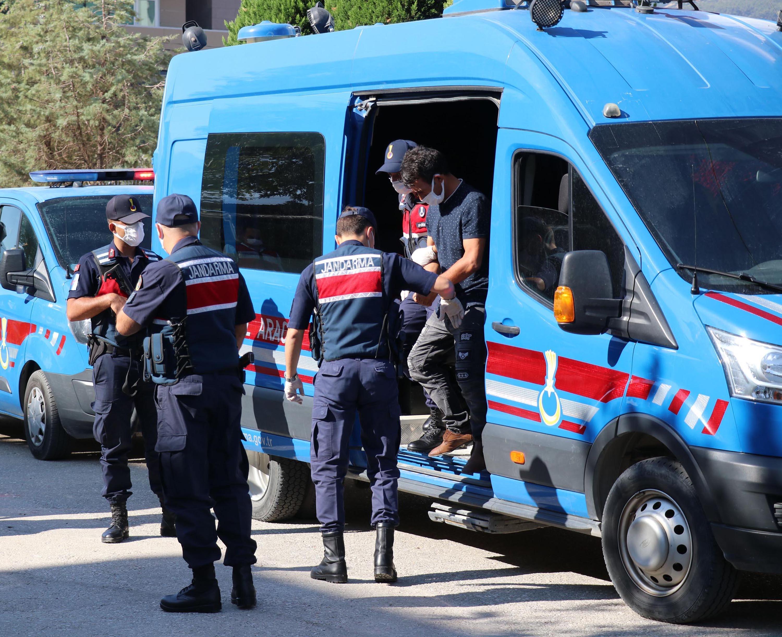 Kayınvalidesini öldürüp, oğlunu yaralayan şüpheli tutuklandı