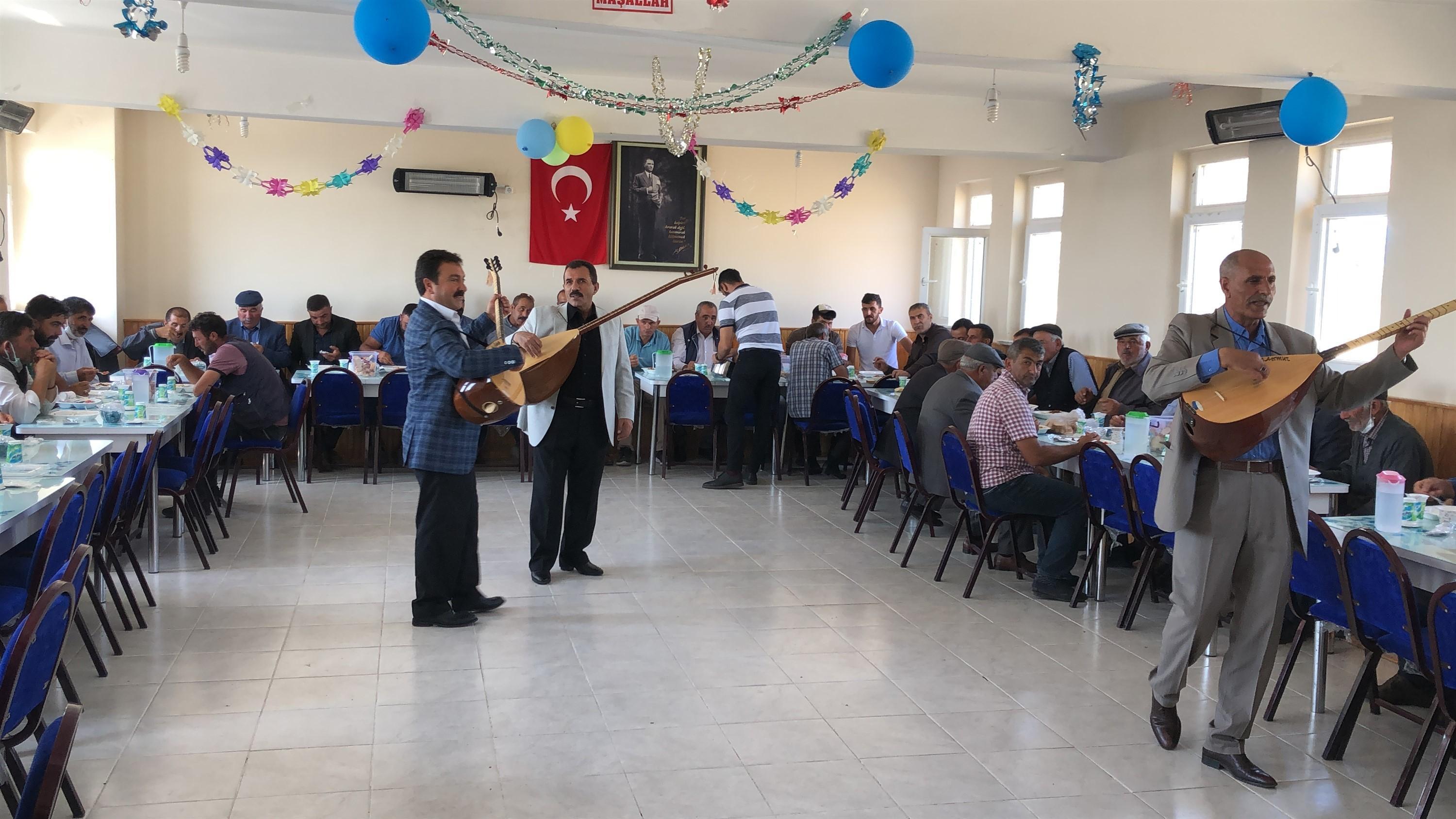 Düğünlerde aşıklık ve cirit geleneği yeniden başladı