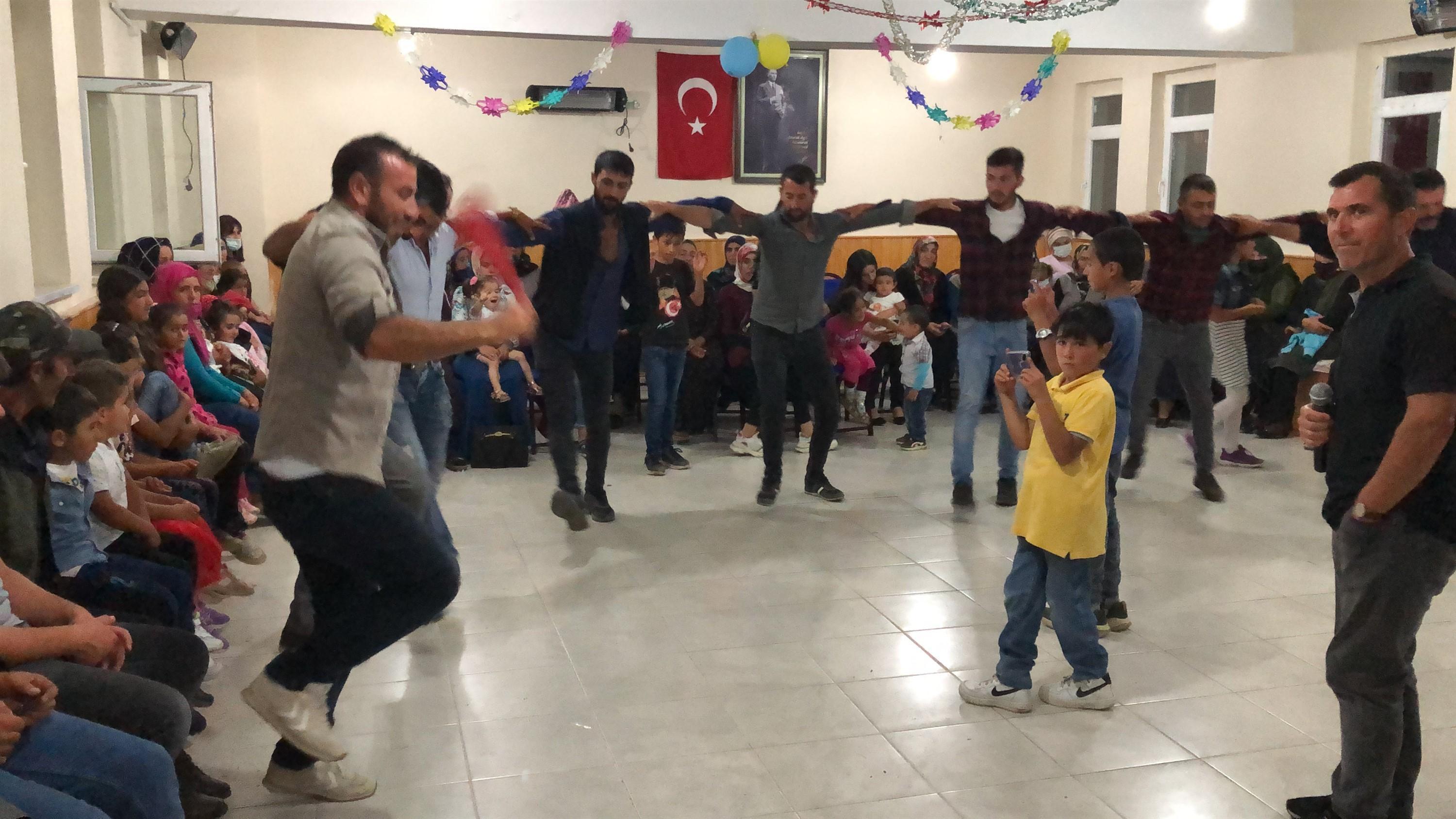 Düğünlerde aşıklık ve cirit geleneği yeniden başladı