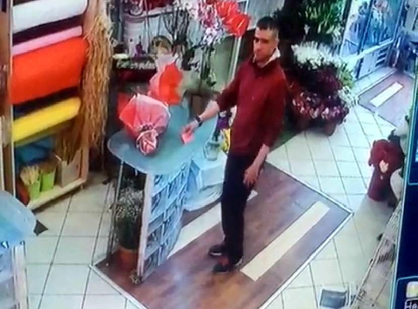 Öğretmene isimsiz gül buketleri gönderen temizlik görevlisine taciz davası