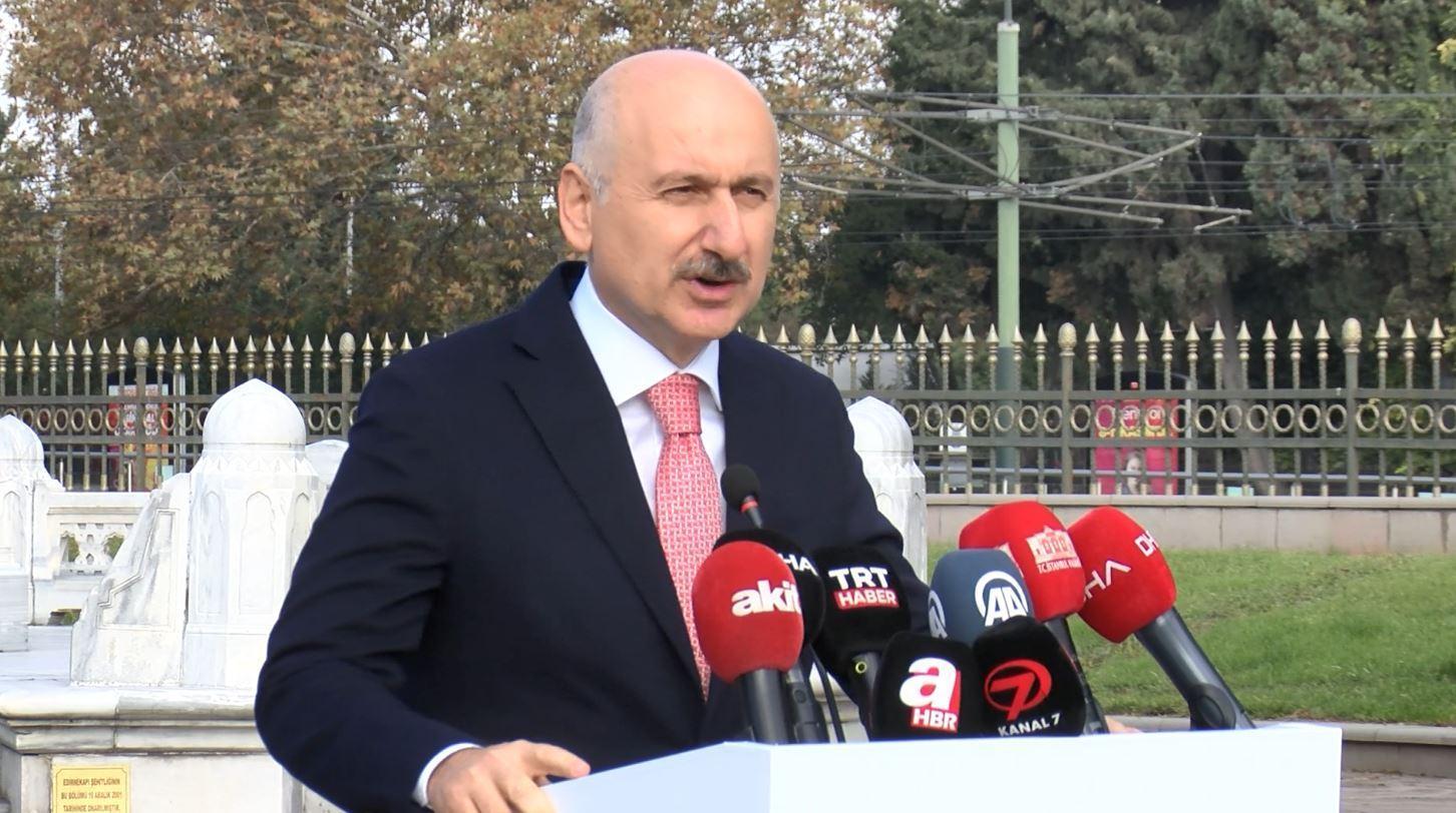 Edirnekapı Şehitliği ve Ulusta Türkiyenin en yüksek direklerine Türk Bayrağı çekildi