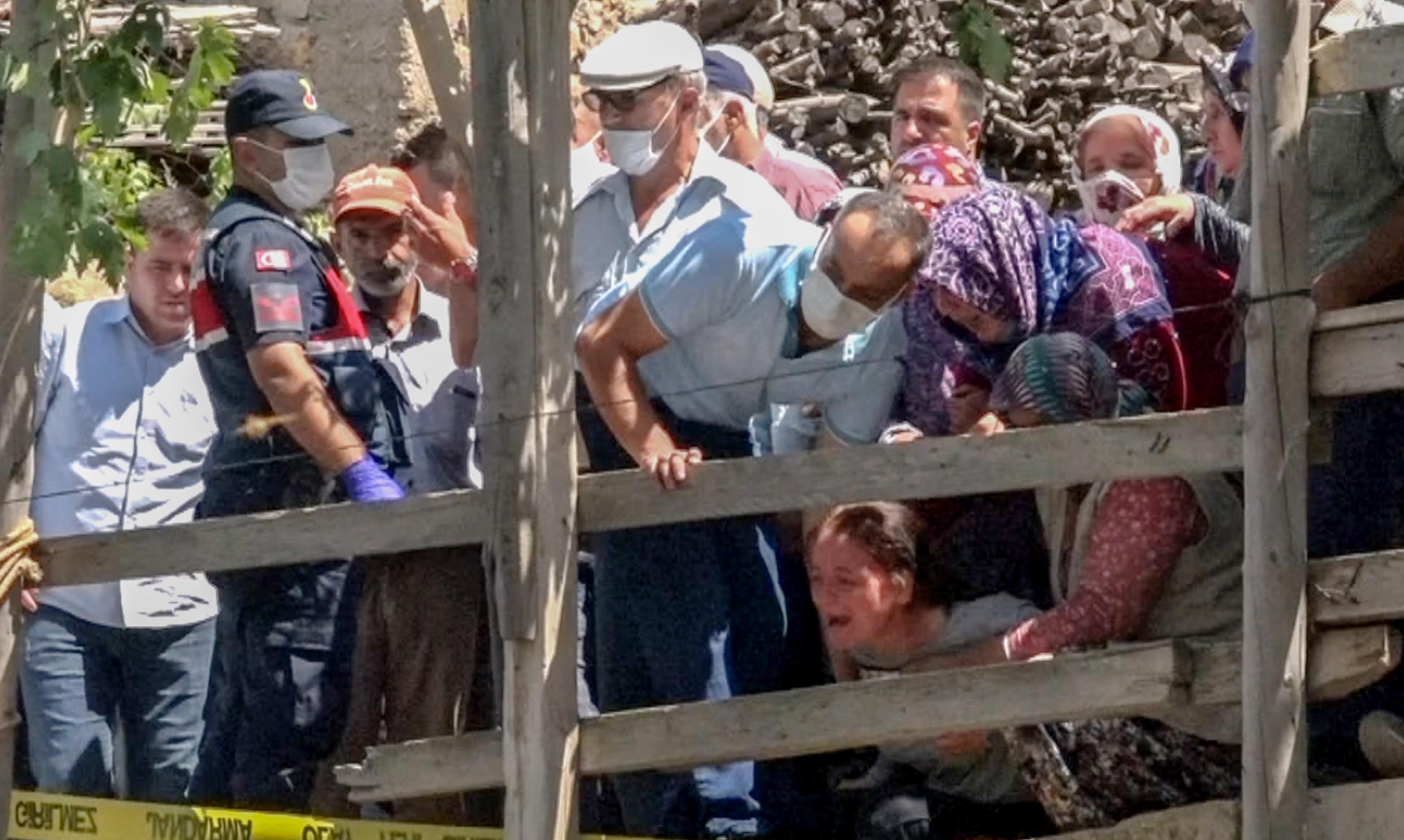 Şehit babası devrilen traktörün altında yaşamını yitirdi