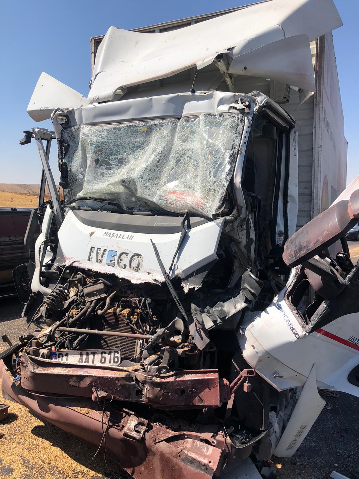 Birecik’te iki TIR çarpıştı: 1 ölü, 2 yaralı