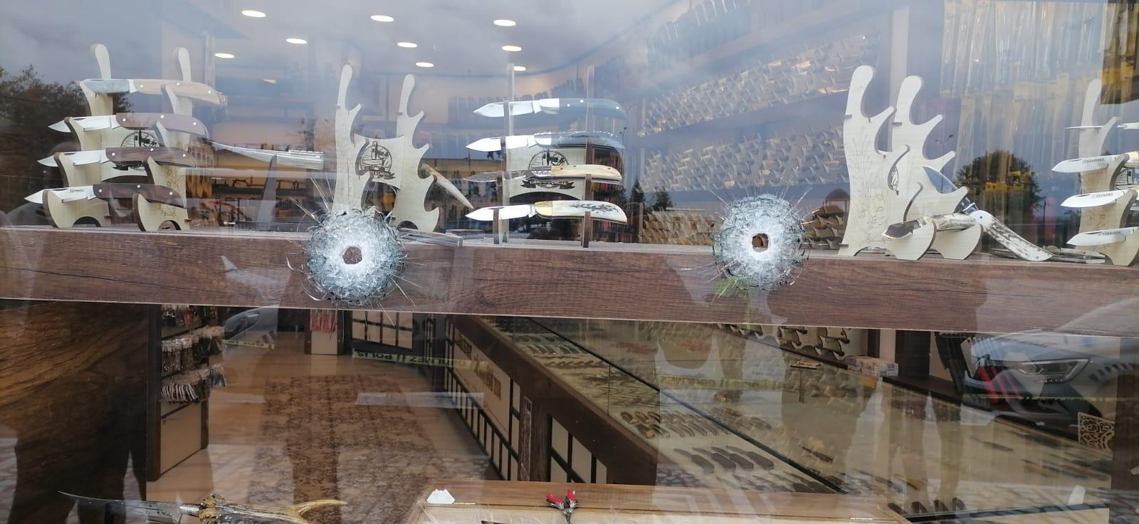 Trabzonda oda başkanının iş yerine silahlı saldırı; olay anı kamerada