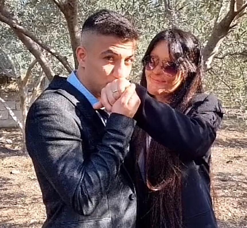 Berfin, yüzüne asit atan eski erkek arkadaşıyla evlendi
