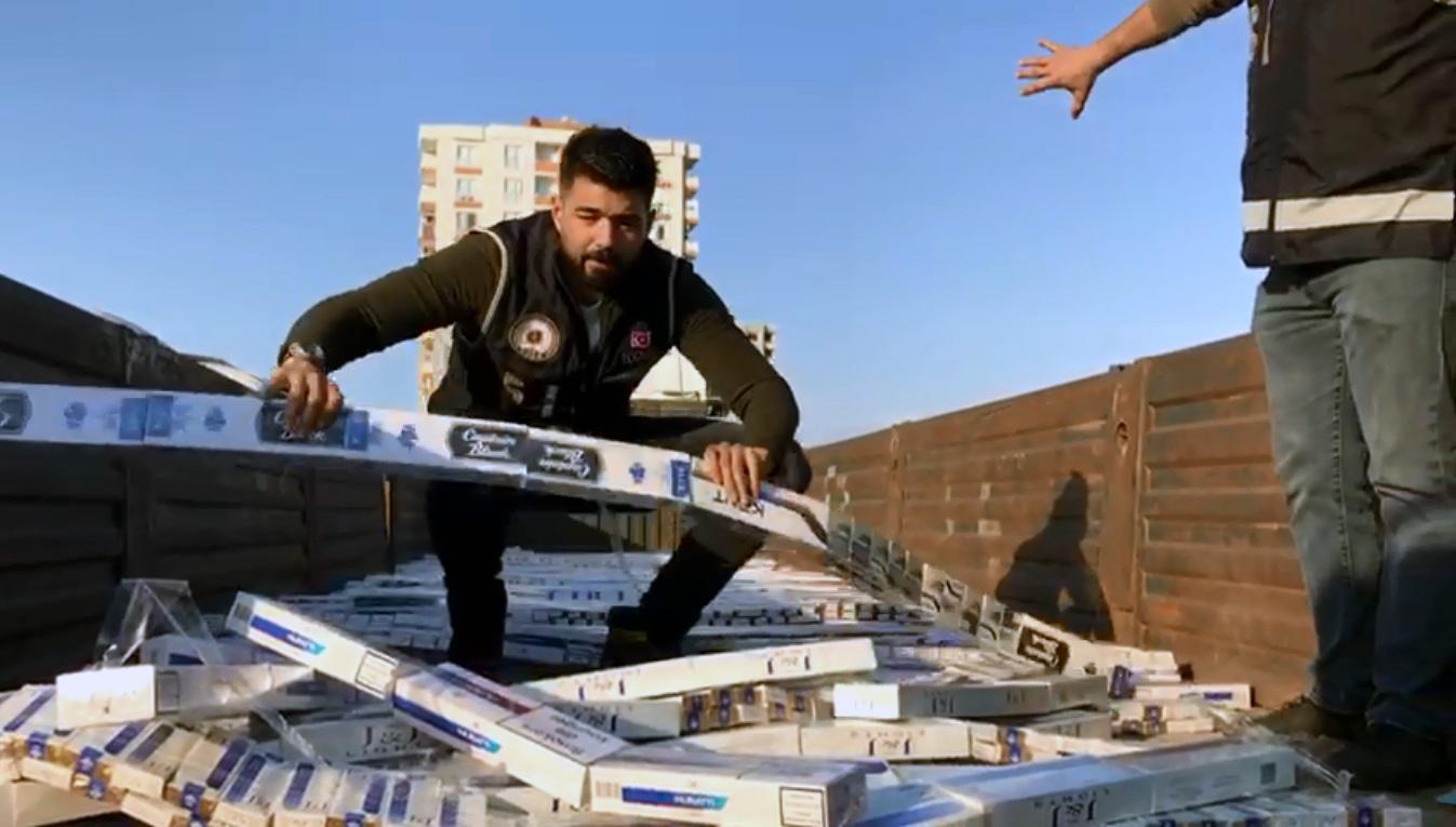 TIRın konteynerinde kaçak sigaralar ele geçirildi