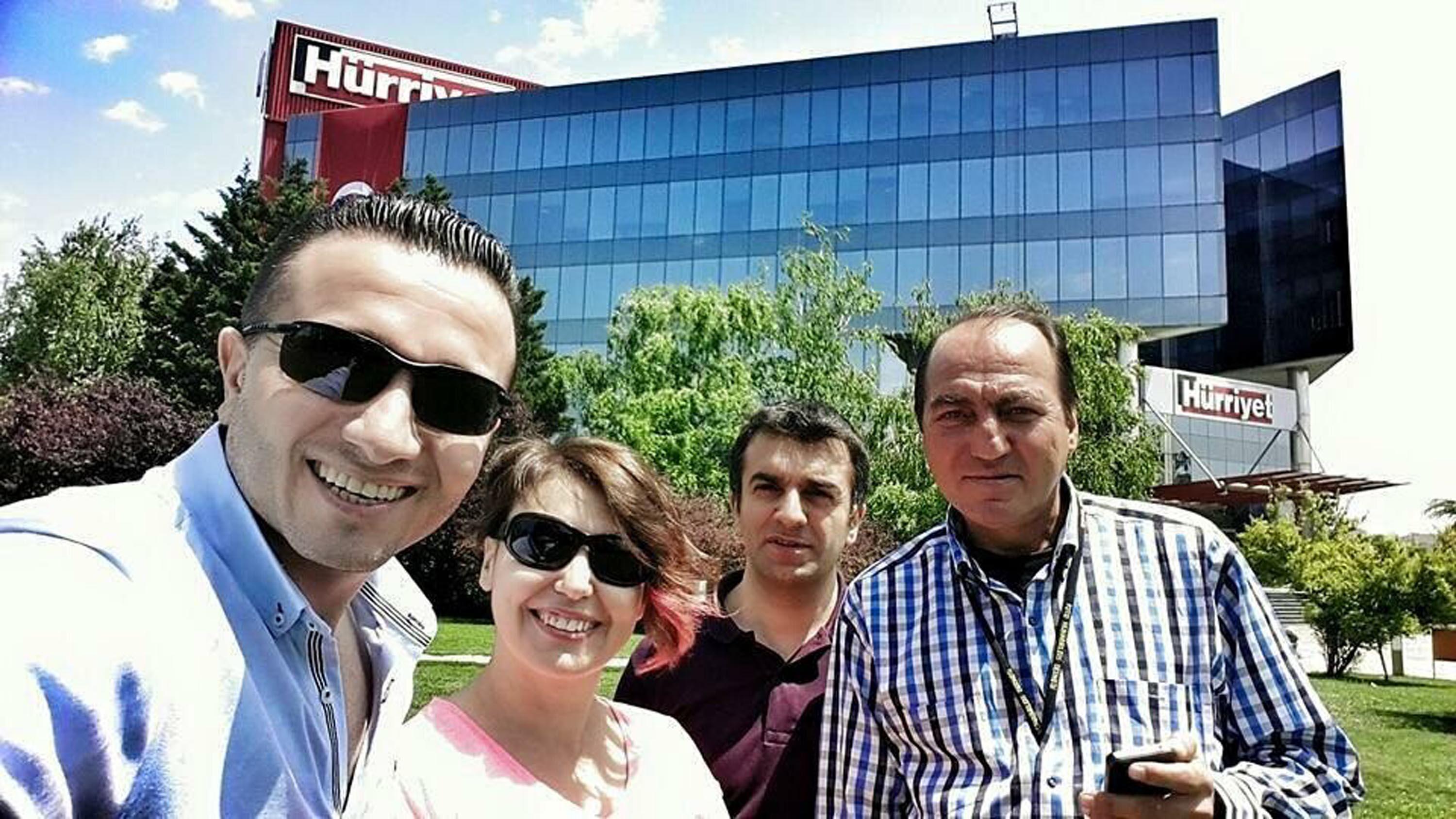 Gazeteci Sefa Özkaya, İzmirde son yolculuğuna uğurlandı