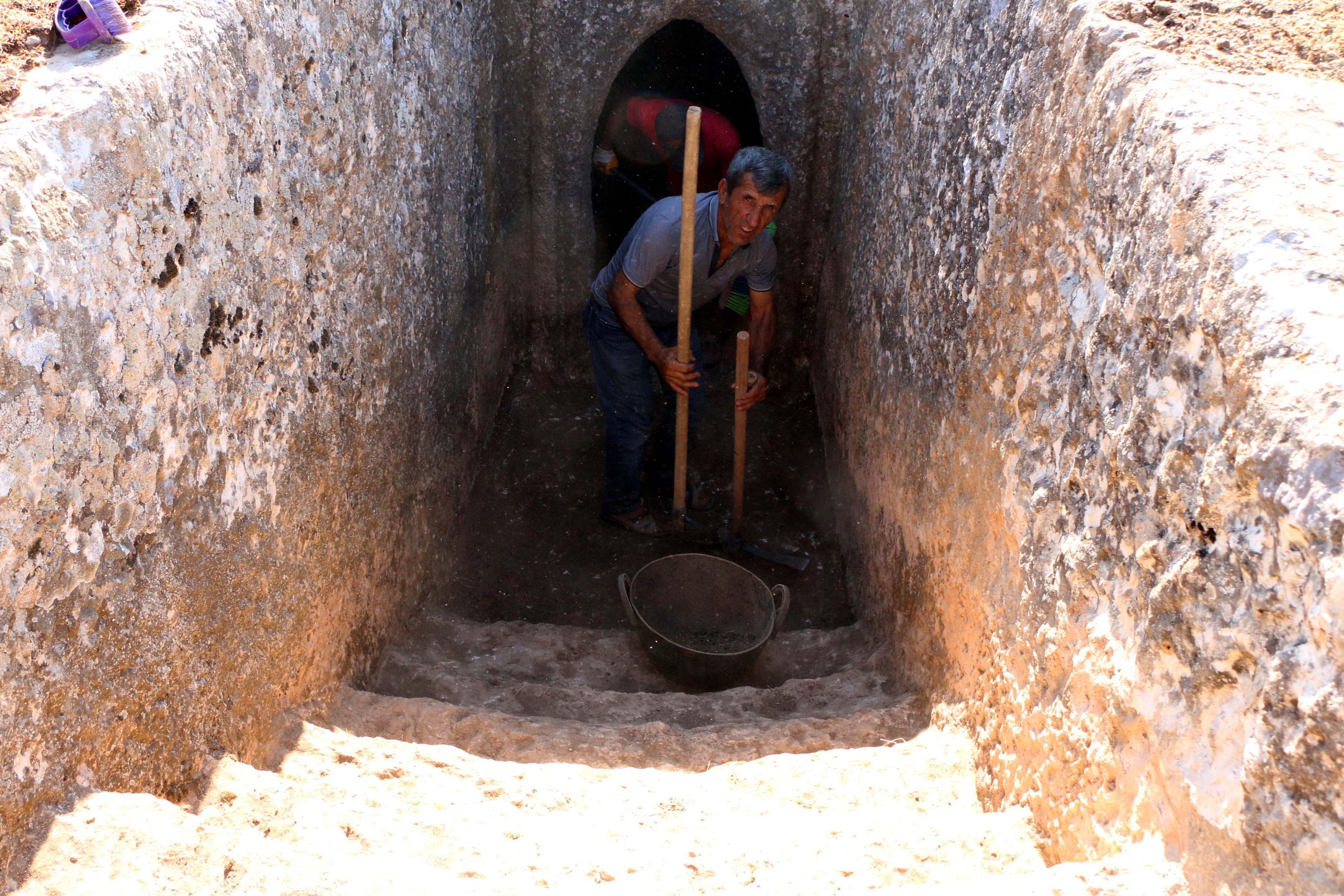 Adıyamanda Roma dönemine ait 60 aile mezarlığı bulundu