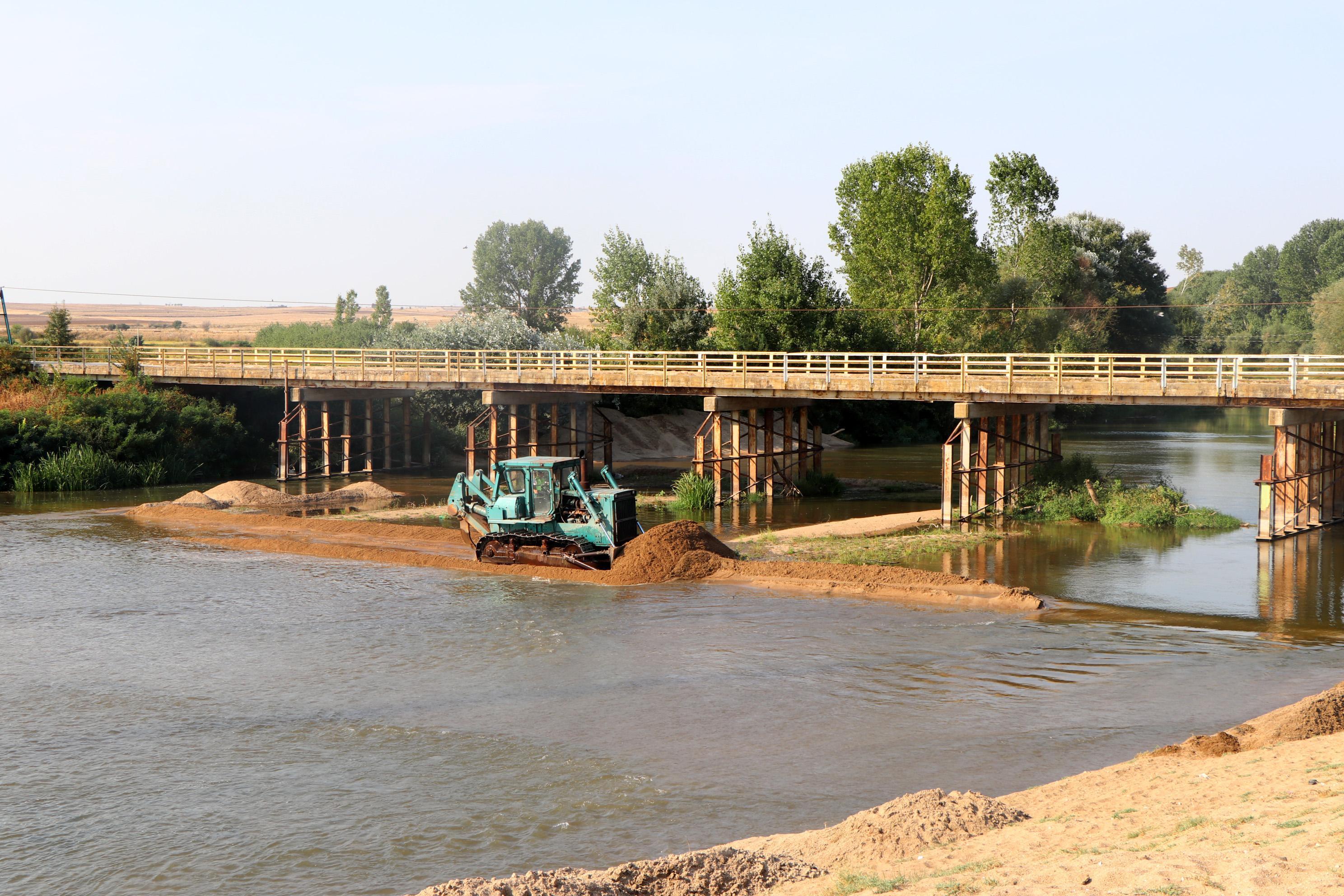Tunca Nehrinde taşkın riskine karşı yatak genişletme çalışması başlatıldı