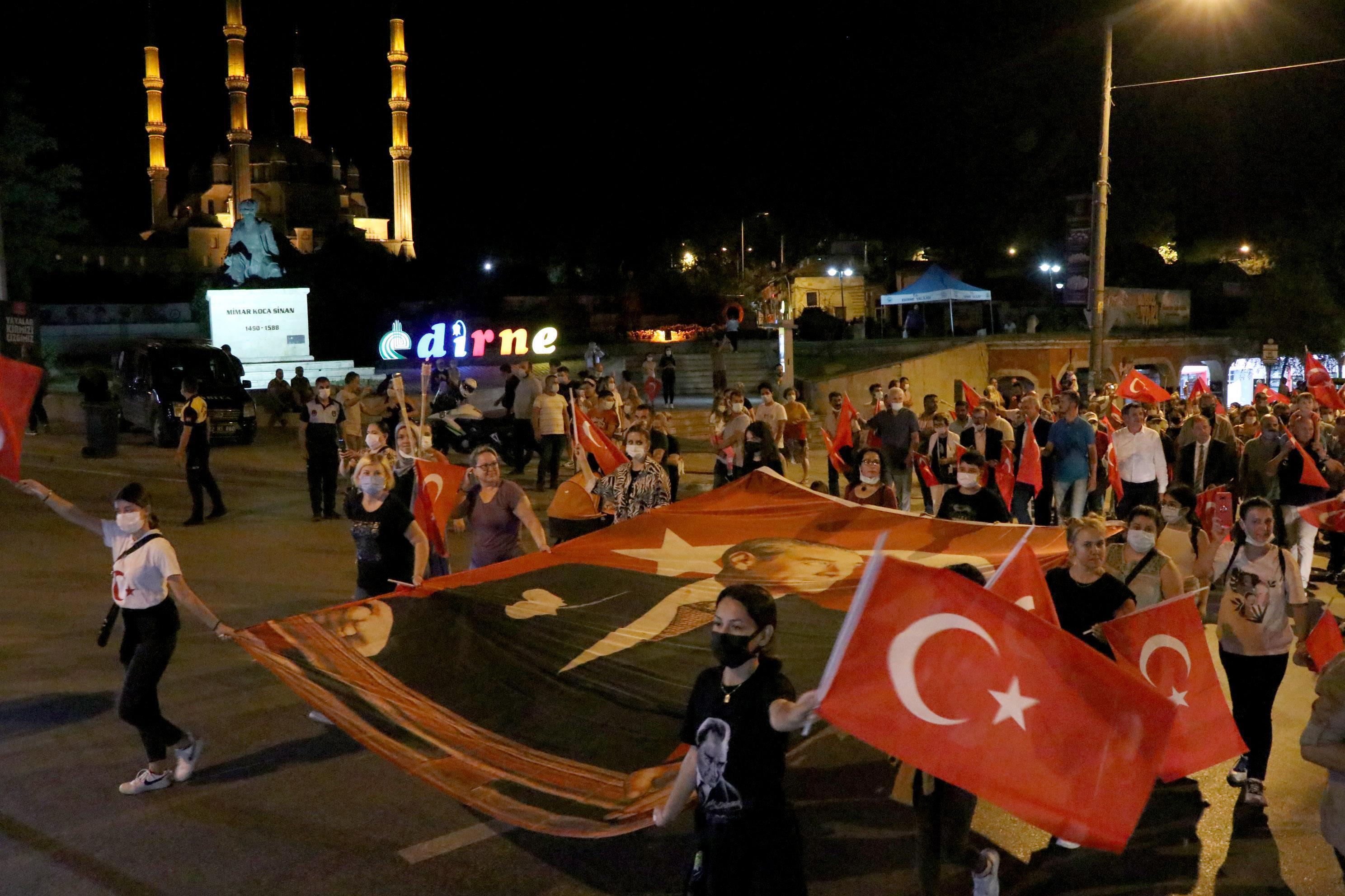 Edirne ve  Tekirdağda 30 Ağustos etkinliğinde fener alayı ve konser düzenlendi