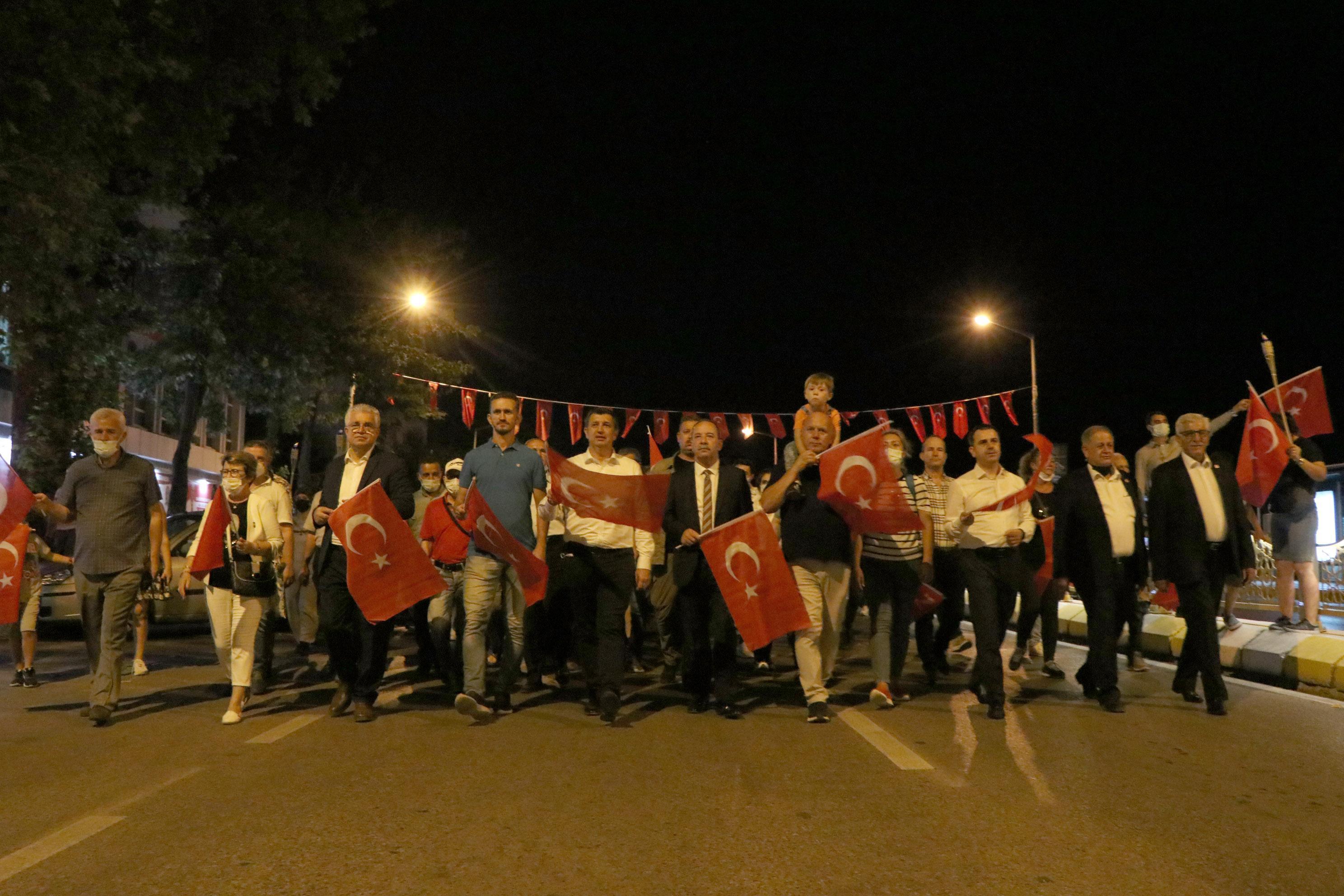 Edirne ve  Tekirdağda 30 Ağustos etkinliğinde fener alayı ve konser düzenlendi