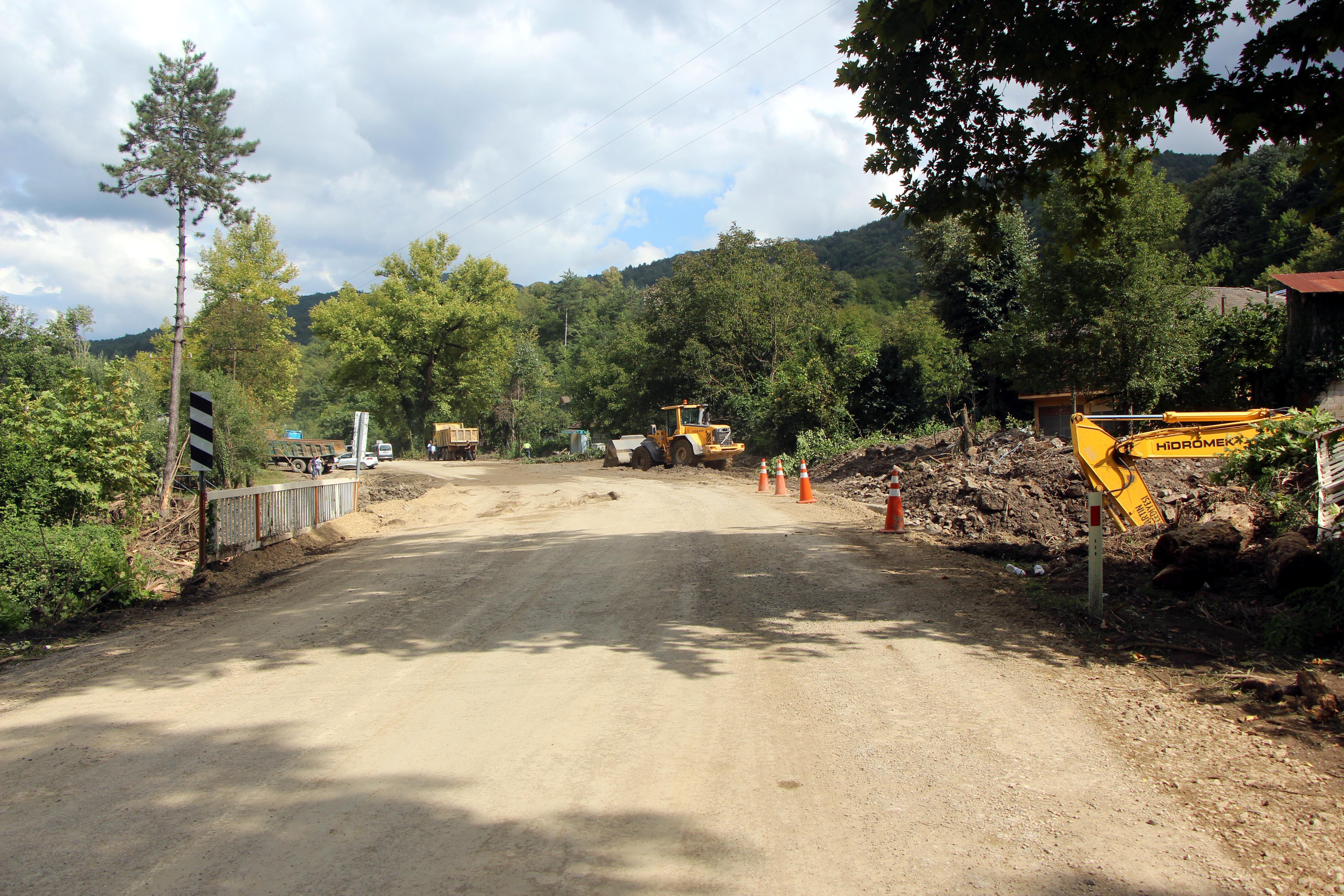 Bartında selde kaybolan yaşlı kadını arama çalışmaları sürüyor