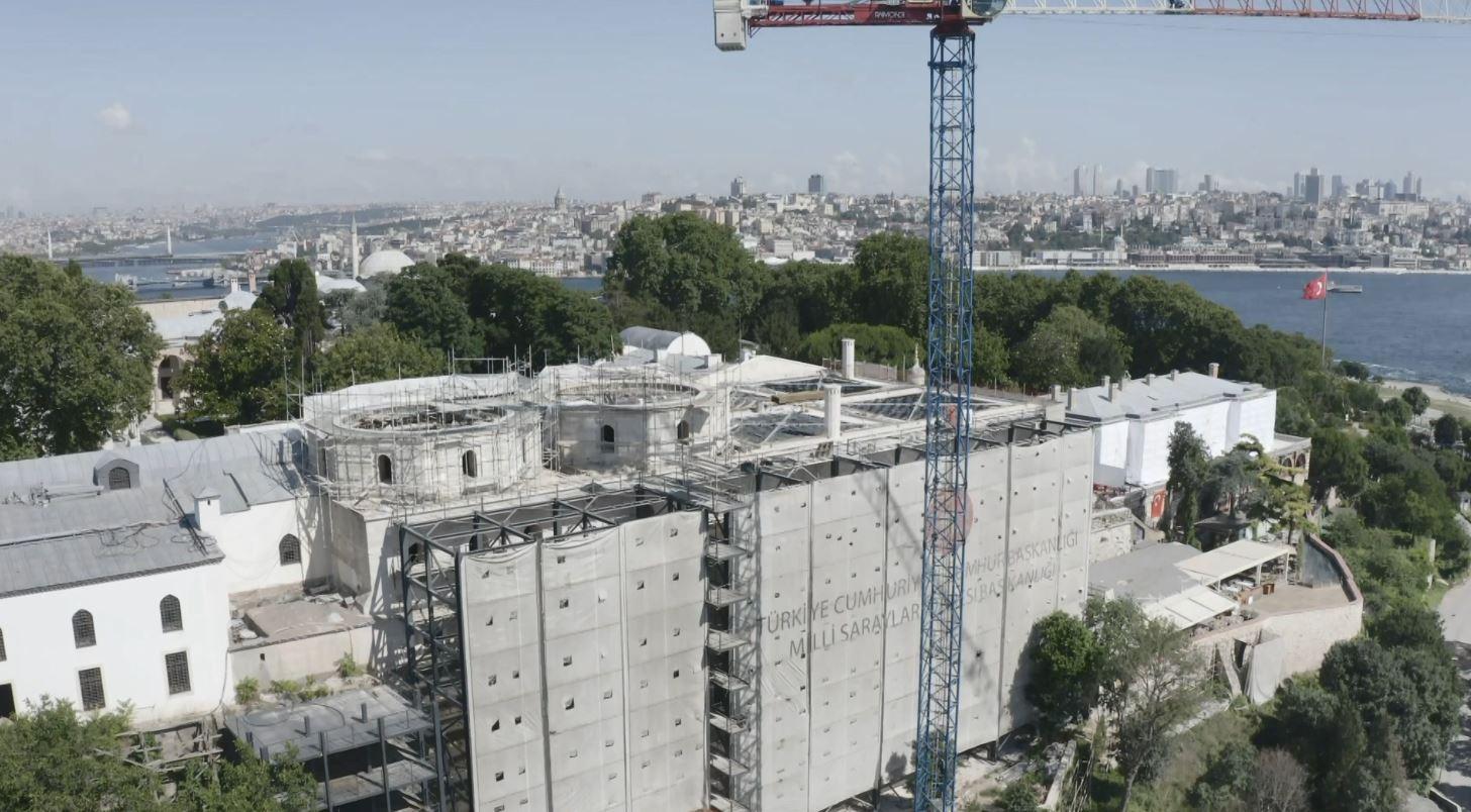 Fatih Köşkünde çökme riskine neden olan bin 500 tonluk beton yükü kaldırıldı