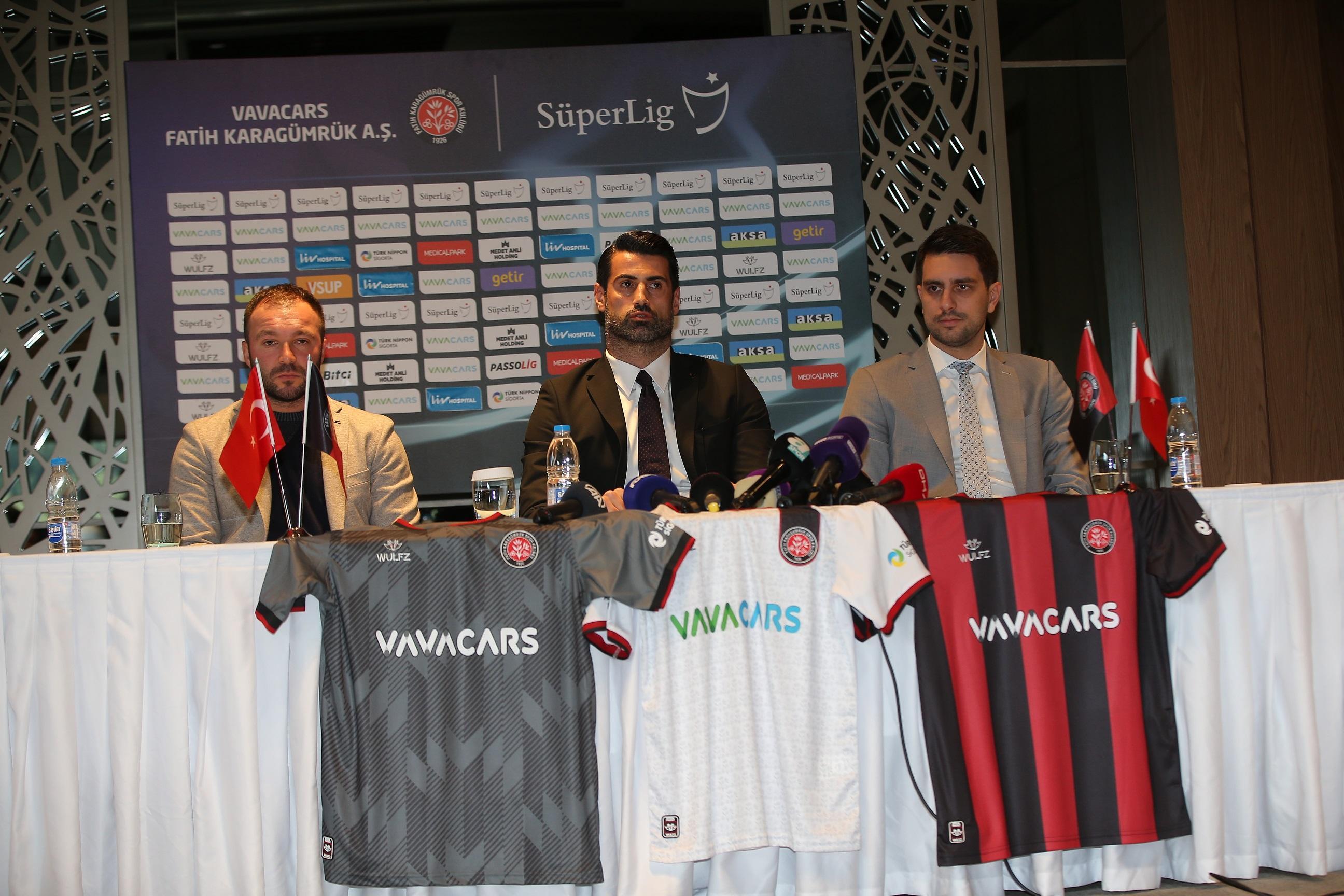 Fatih Karagümrük’te Volkan Demirel için imza töreni düzenlendi