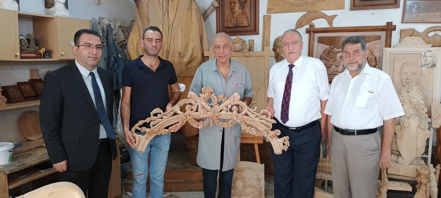 Hataylı ahşap oyma ustası Behzat Böke, Yılın Ahisi seçildi