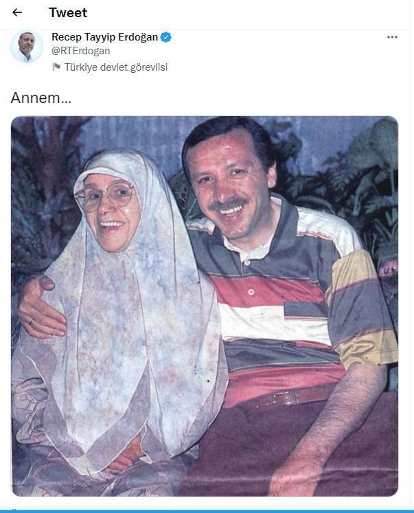 Cumhurbaşkanı Erdoğan, annesiyle fotoğrafını paylaştı