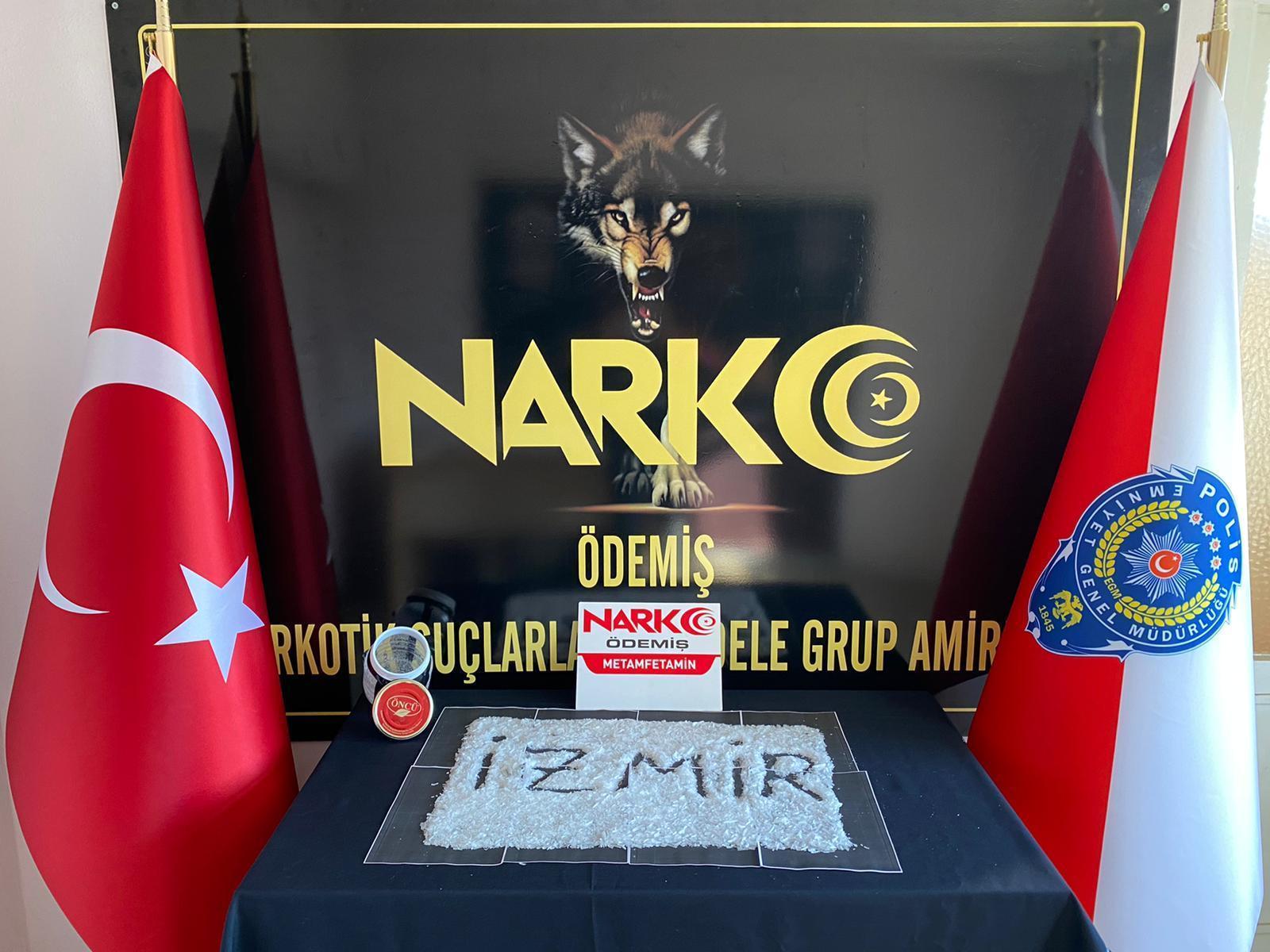 Aküye gizledikleri 1 kilogram metamfetamini polis buldu; 3 gözaltı