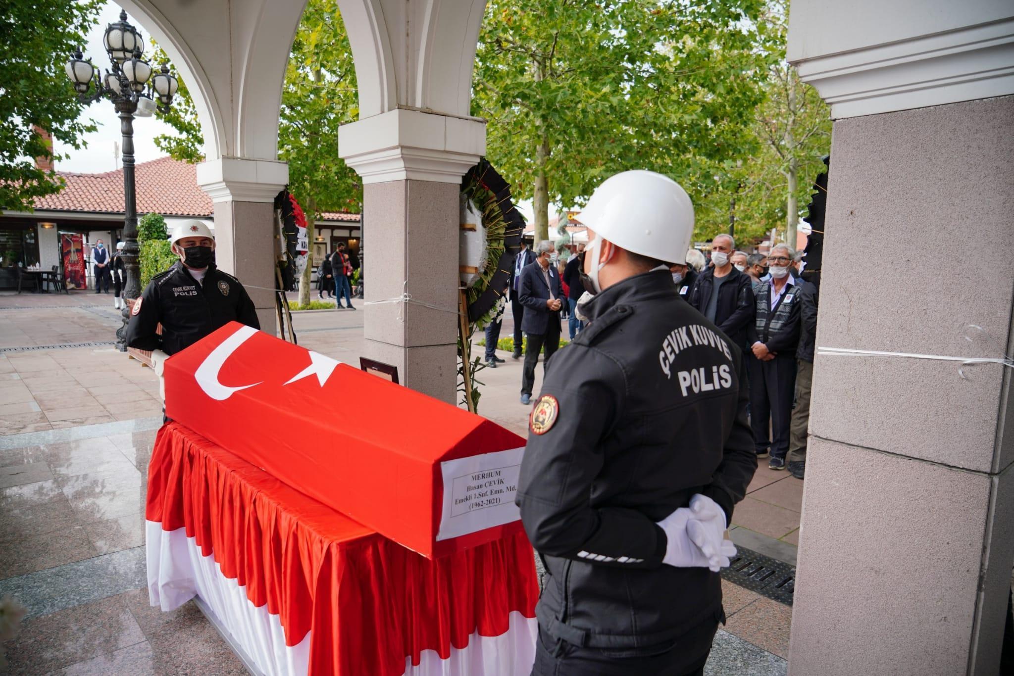 Kazada hayatını kaybeden emekli emniyet müdürü ile oğlu toprağa verildi