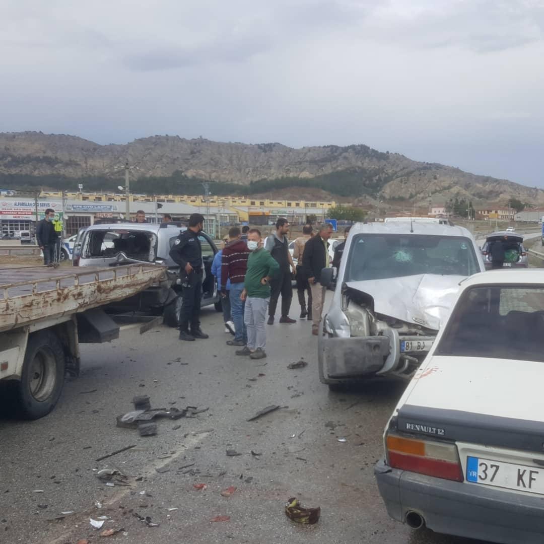 Kastamonuda zincirleme trafik kazası: 10 yaralı