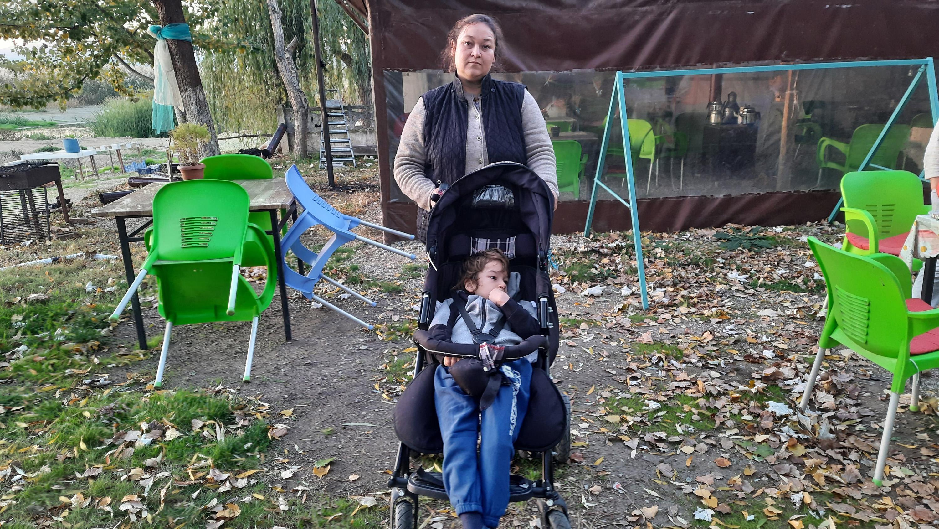 Şoför, engelli çocuk ile annesini halk otobüsüne almadı