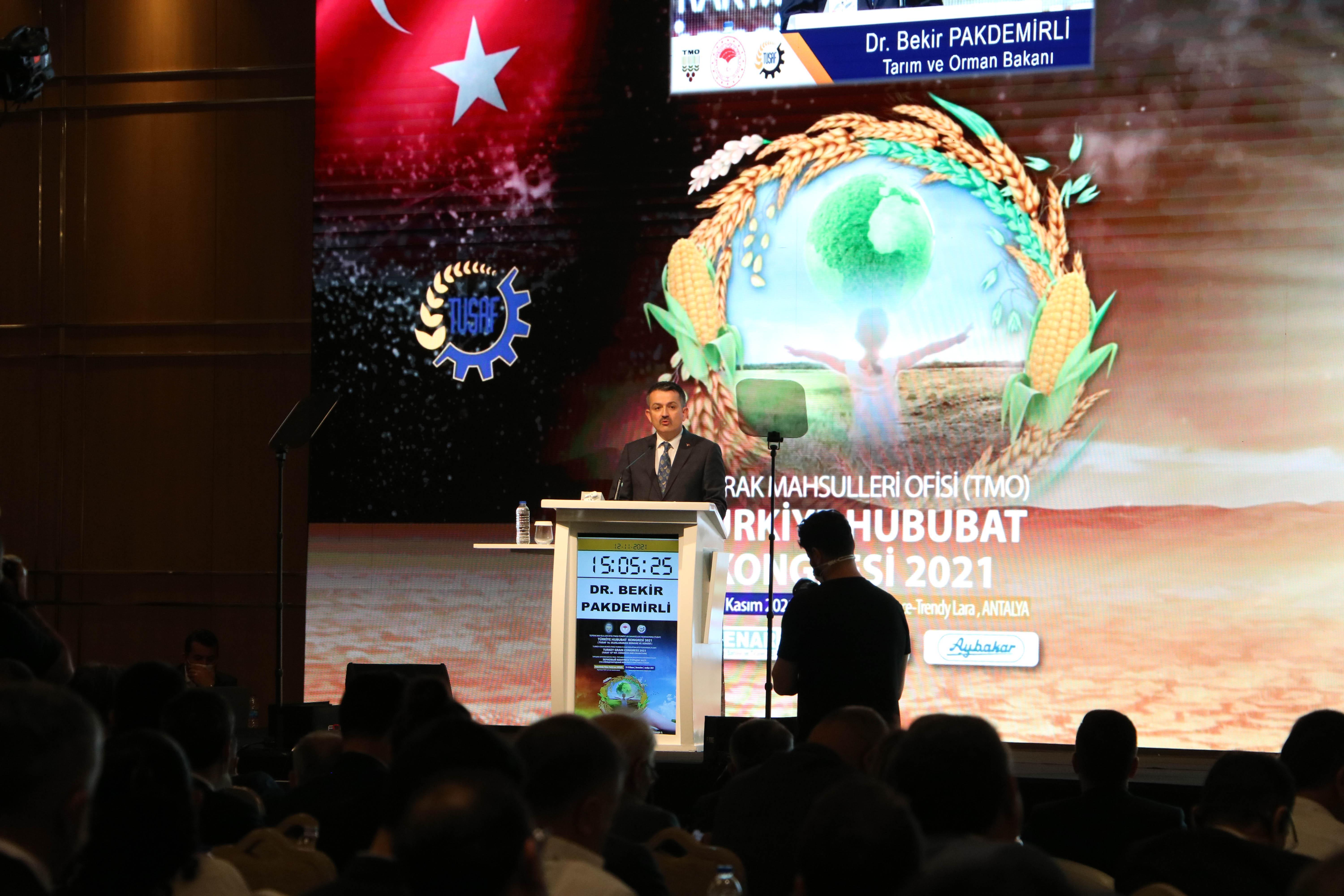 Bakan Pakdemirli: Bir karış yeri dahi boş bırakmadan ekin