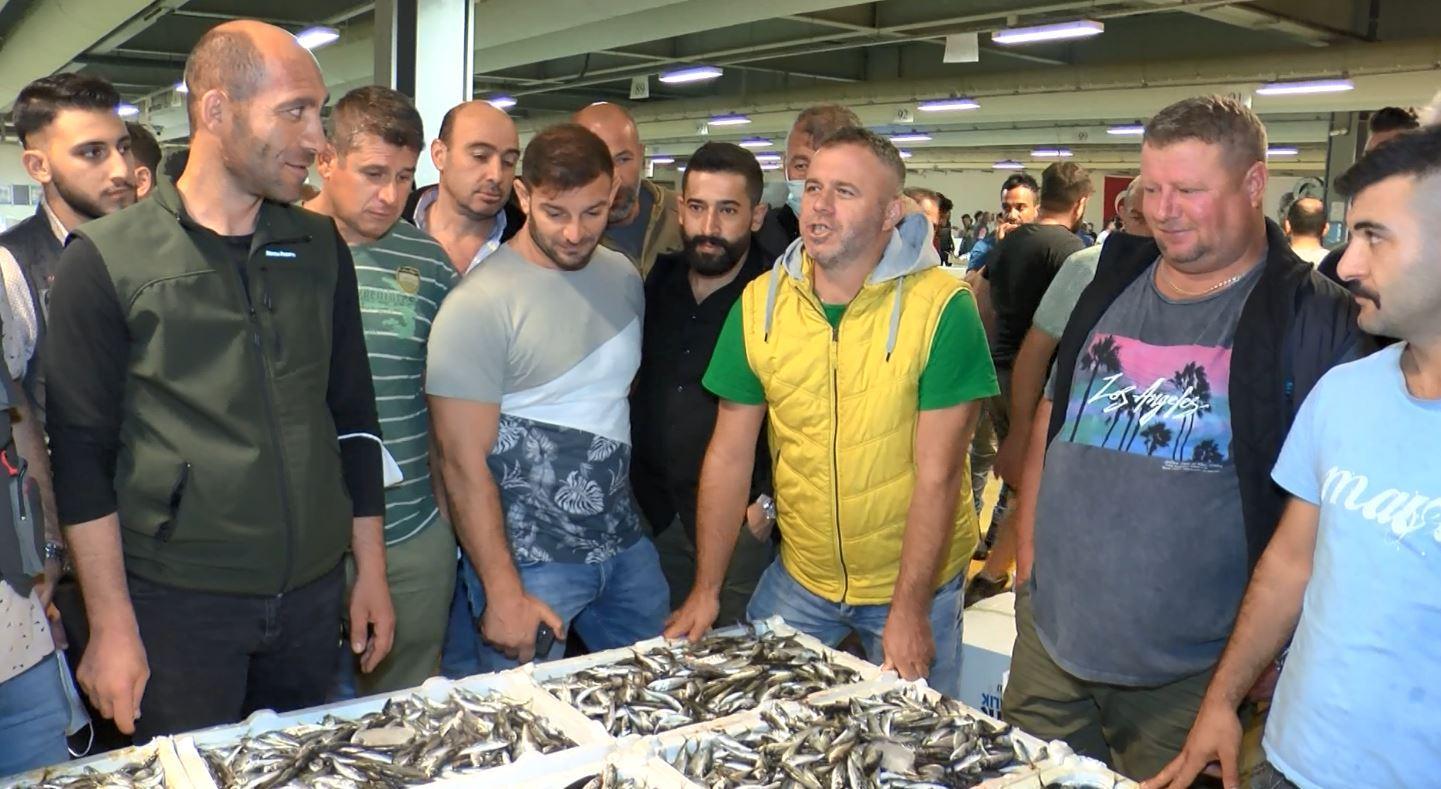 Sezonun açılmasıyla Gürpınar Balık Halinde ilk mezatlar gerçekleşti