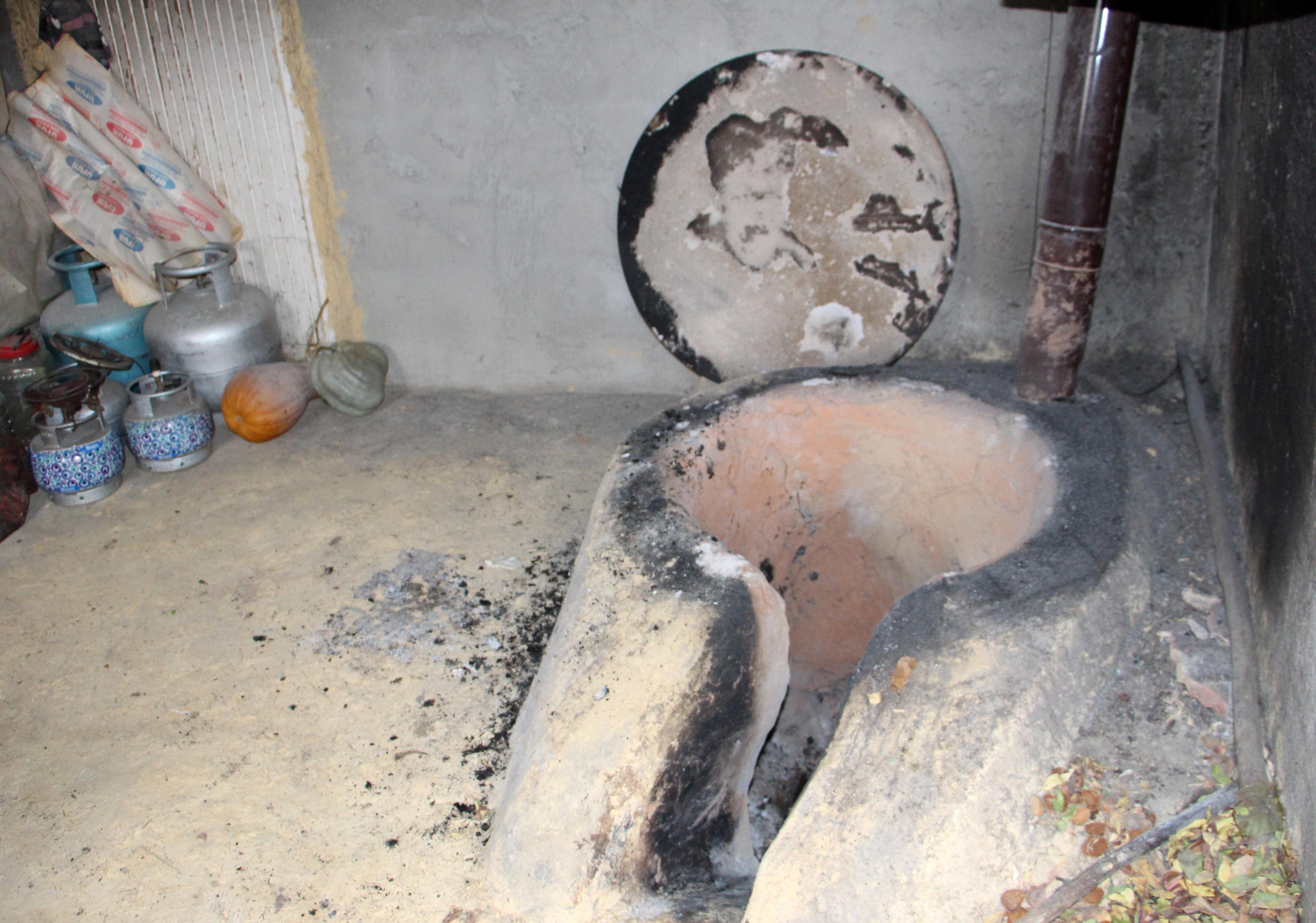 Eşini öldürüp tandırda yakan kadın: Şakağına av tüfeğini dayayıp, zorla ateş ettirdi