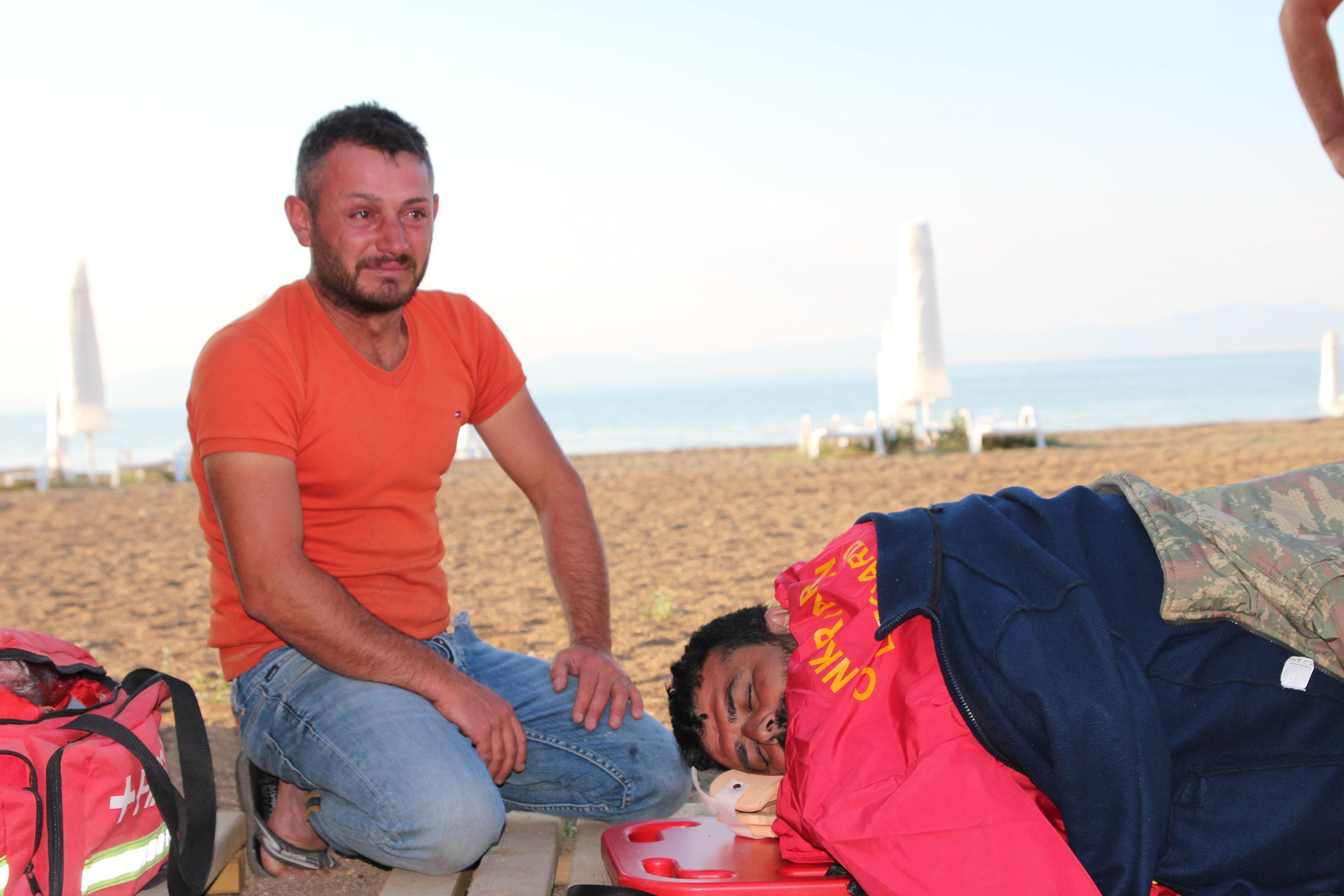 Teknesi alabora olan balıkçı, ağına bağladı bidon sayesinde hayata tutundu
