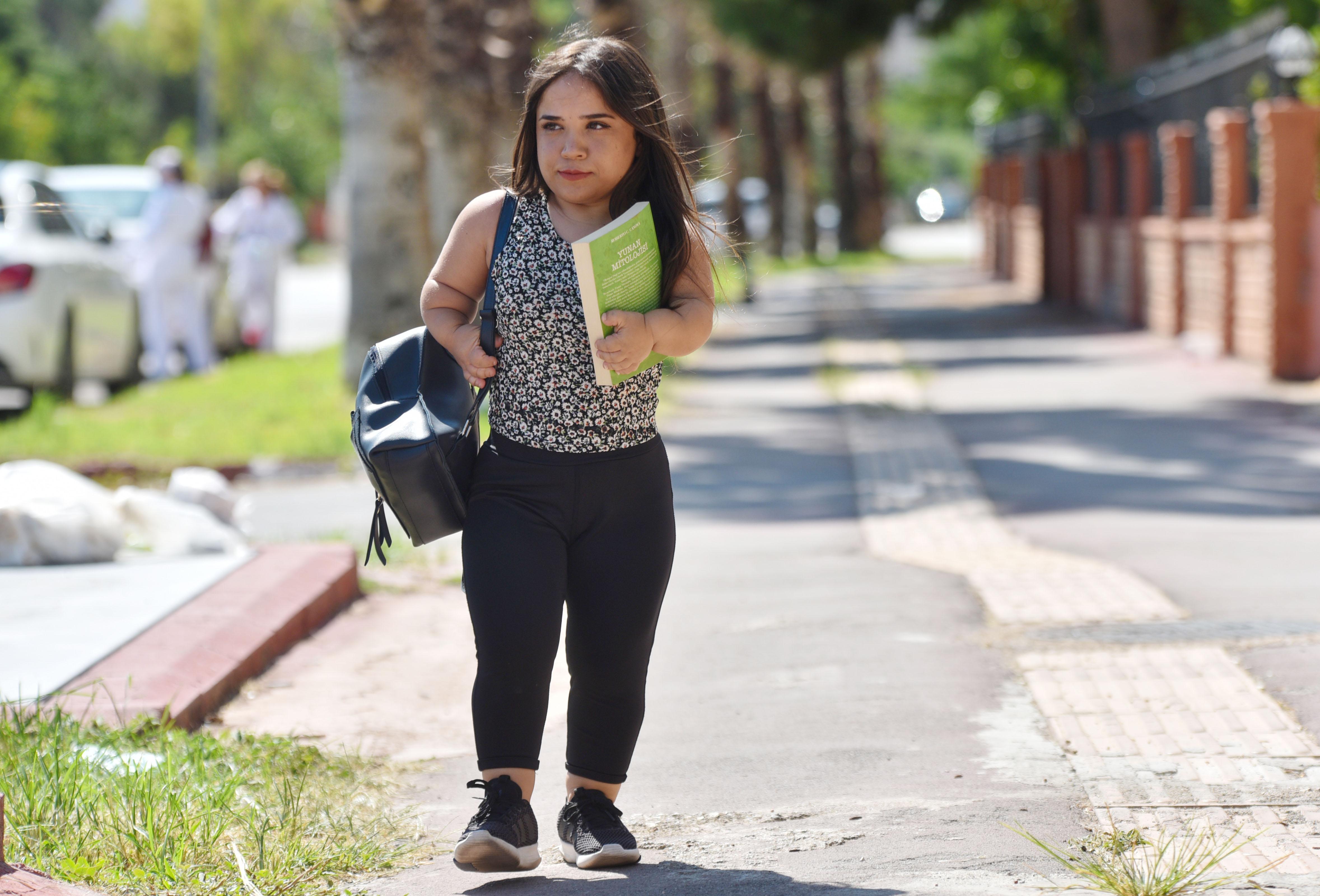 Kollarını güçlendirmek için başladığı halterde şampiyon oldu