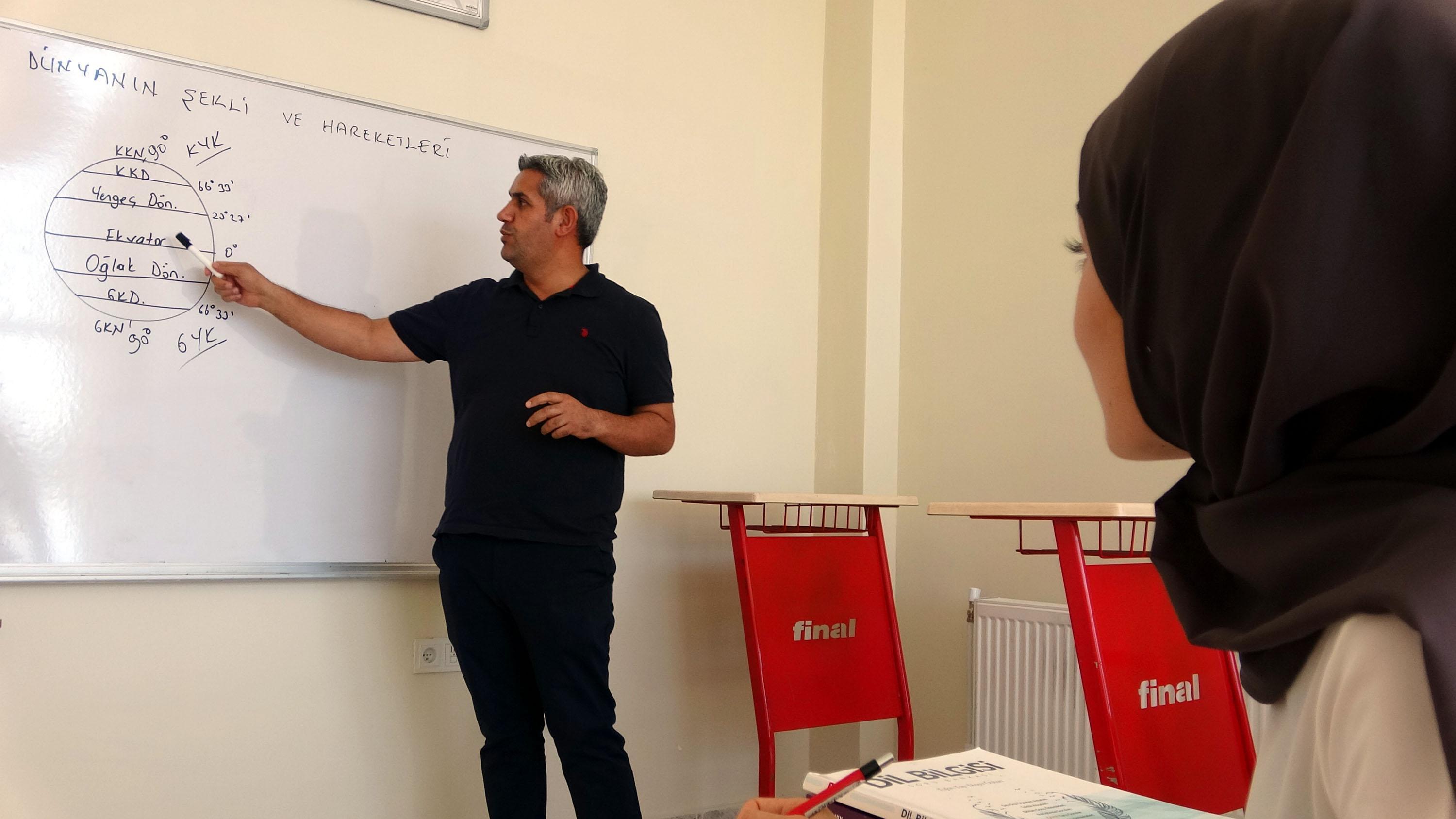 9 yıl dışarıdan okuyan Sema eczacılık fakültesini kazandı