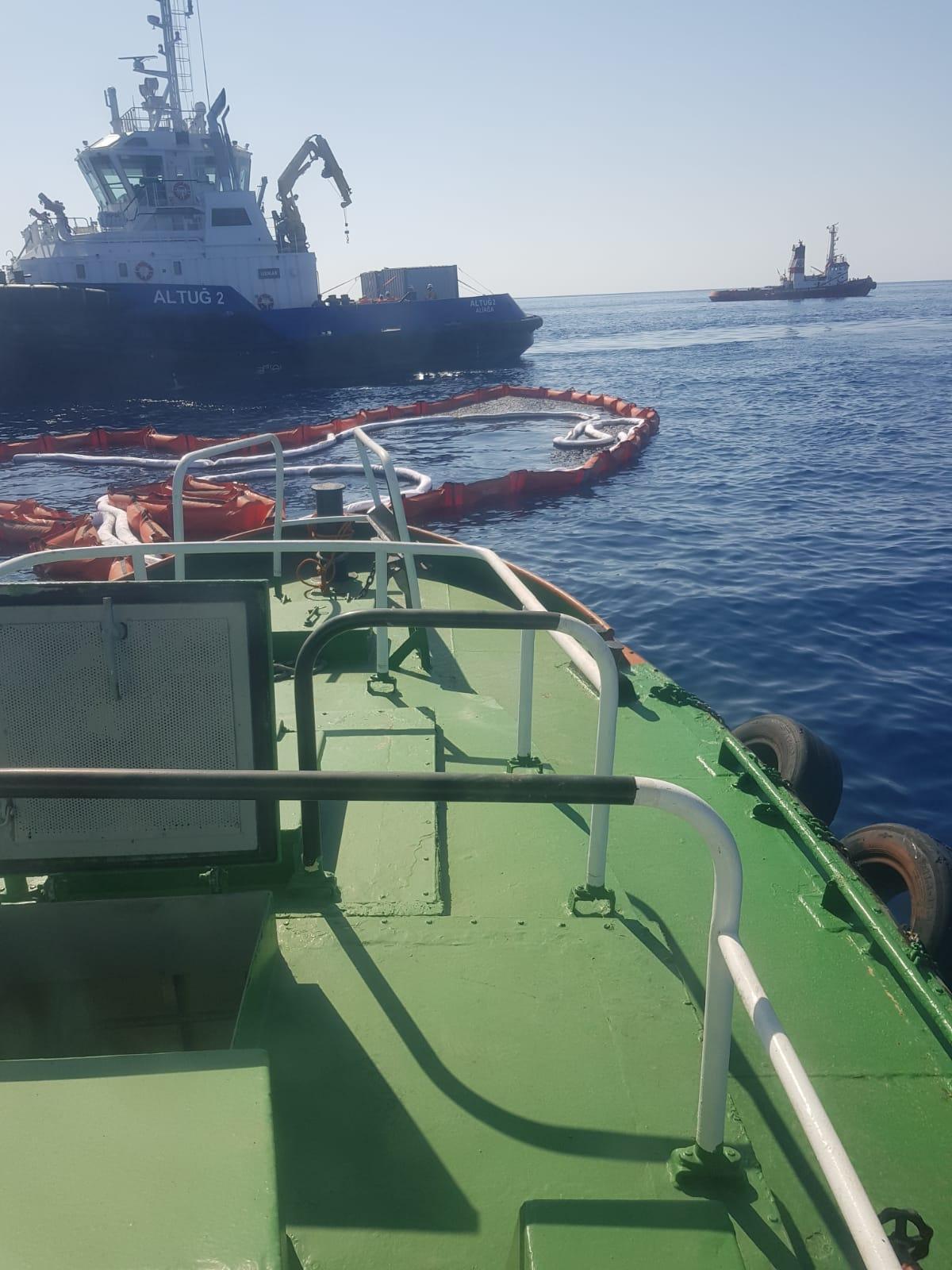 Bakan Karaismailoğlu: Petrol sızıntısına karşı Akdenizi bariyerle kapattık