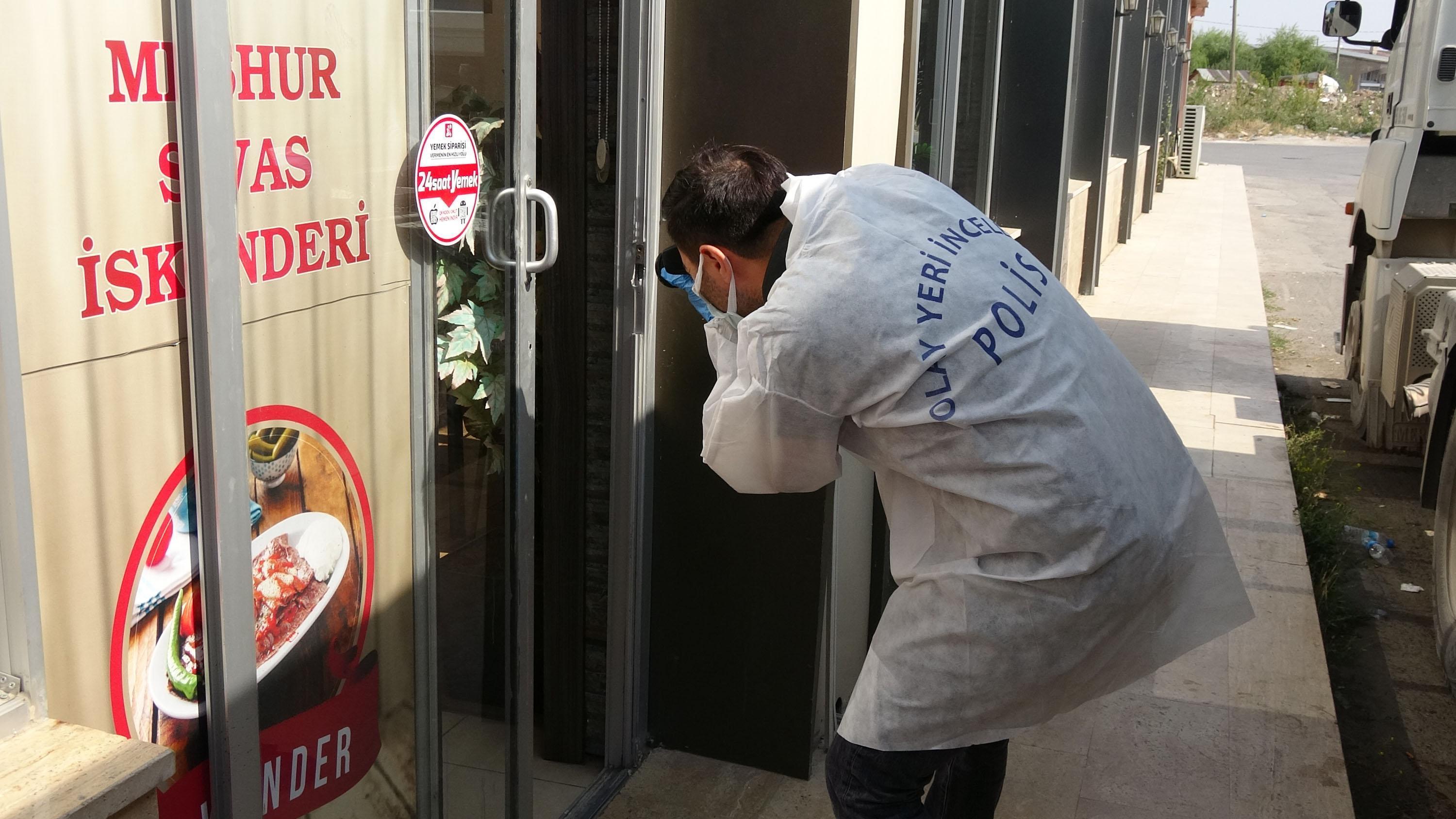 4 restorana giren hırsızlık şüphelisi, bulduğunu alıp götürdü