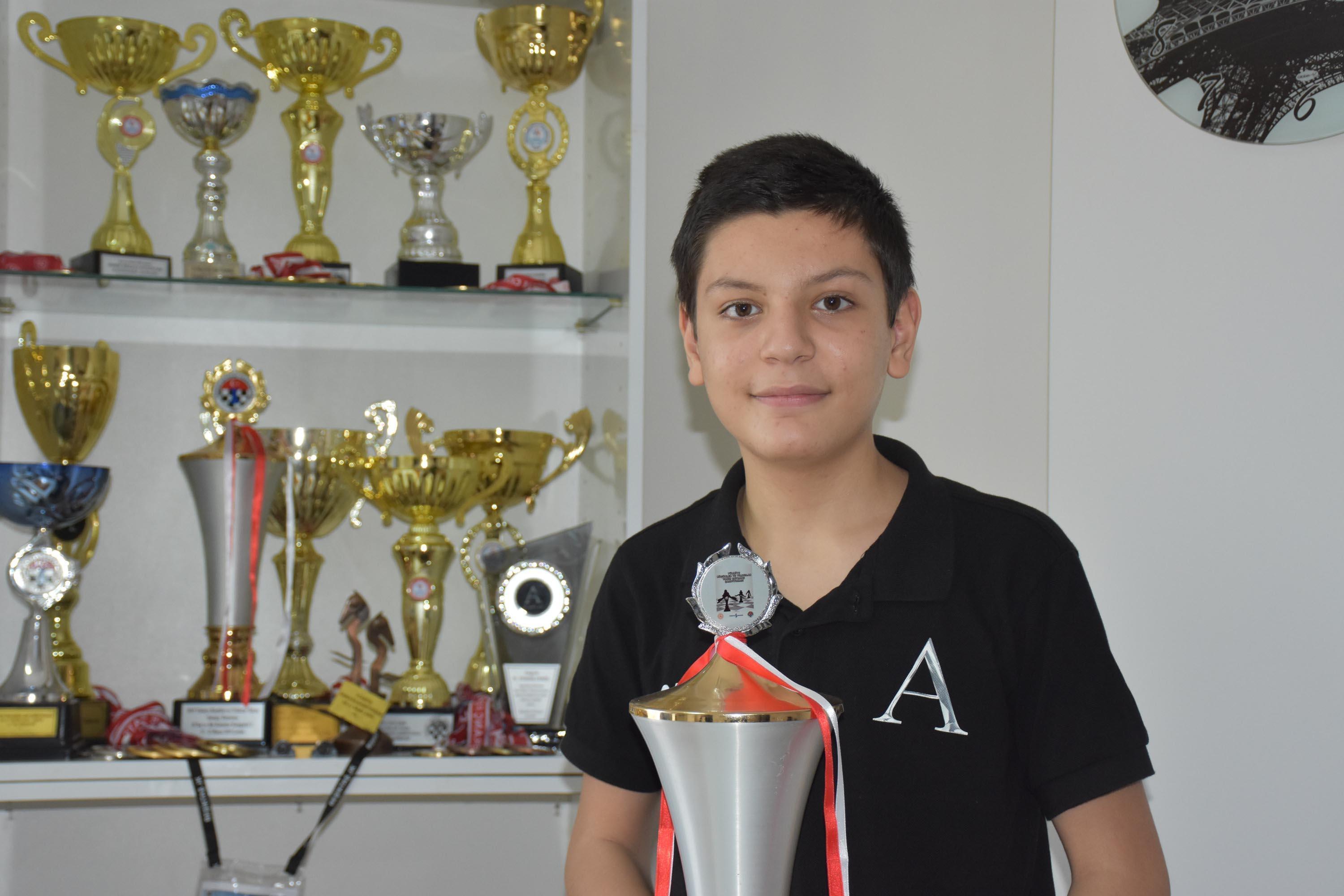 İzmirli Arda, satrançta Avrupa şampiyonu oldu
