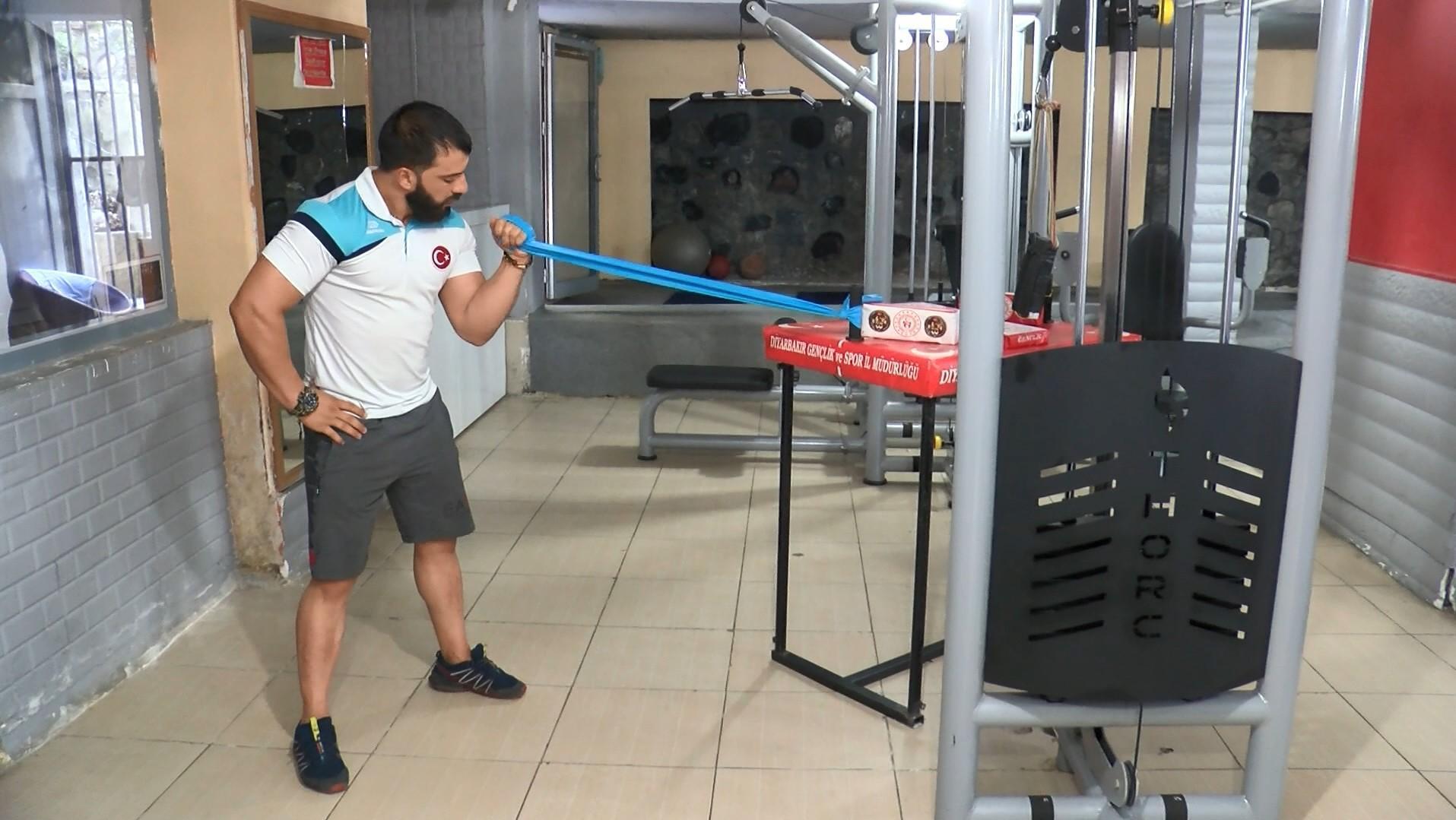 Diyarbakırlı bilek güreşçisi Mehmet, Litvanyada Türkiye’yi temsil edecek