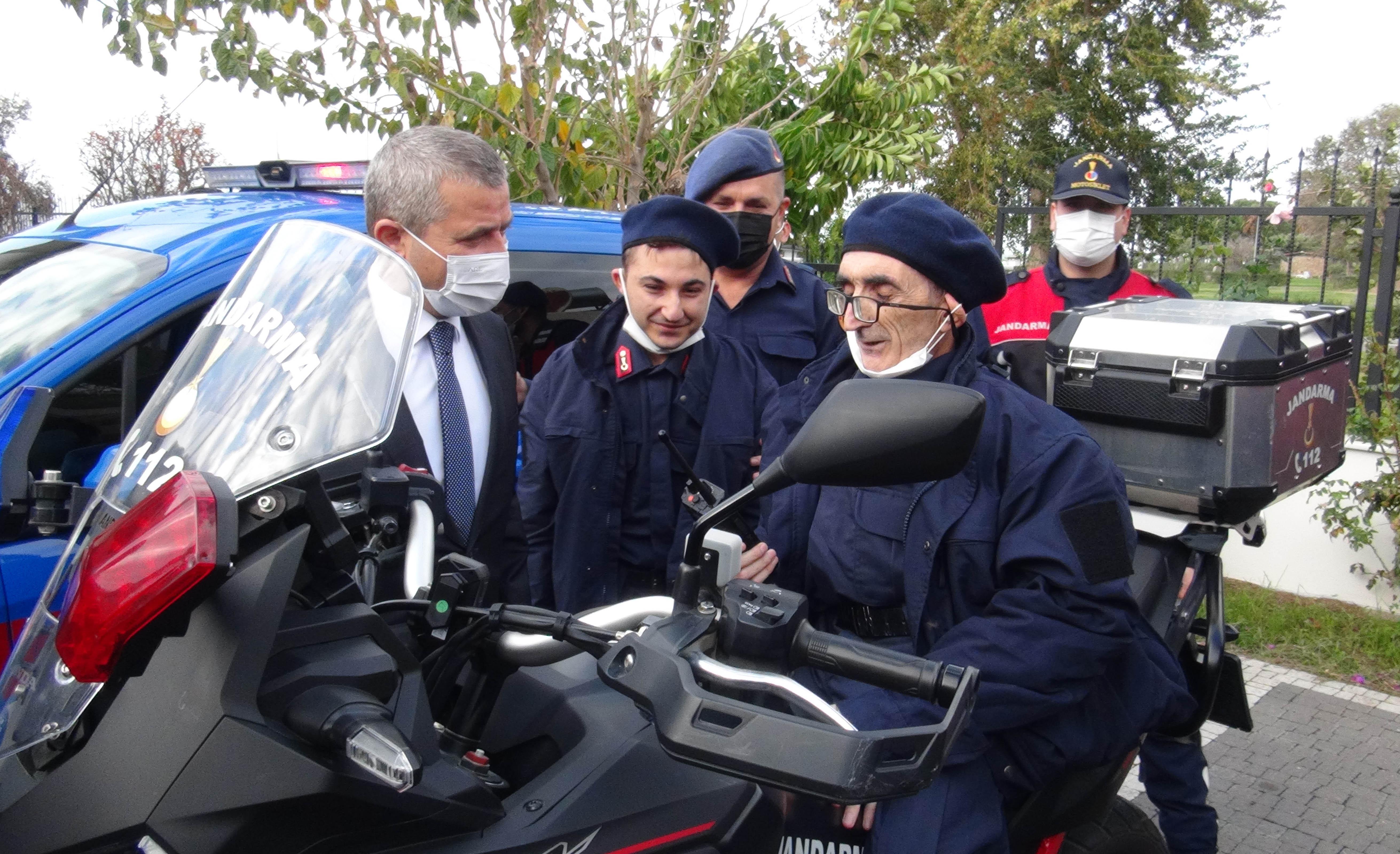 Bedensel engelli baba-oğul birlikte askerlik yemini etti