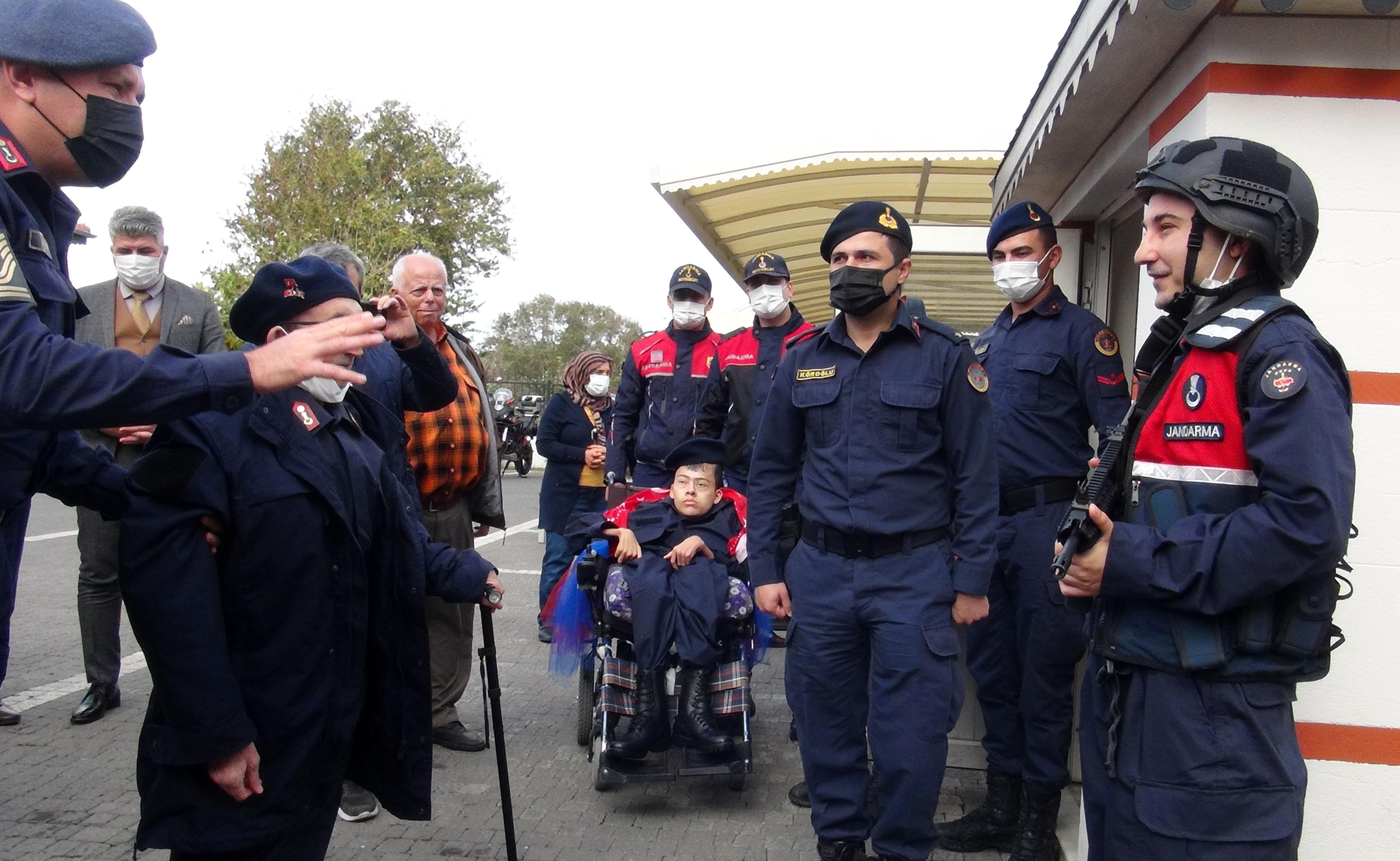Bedensel engelli baba-oğul birlikte askerlik yemini etti