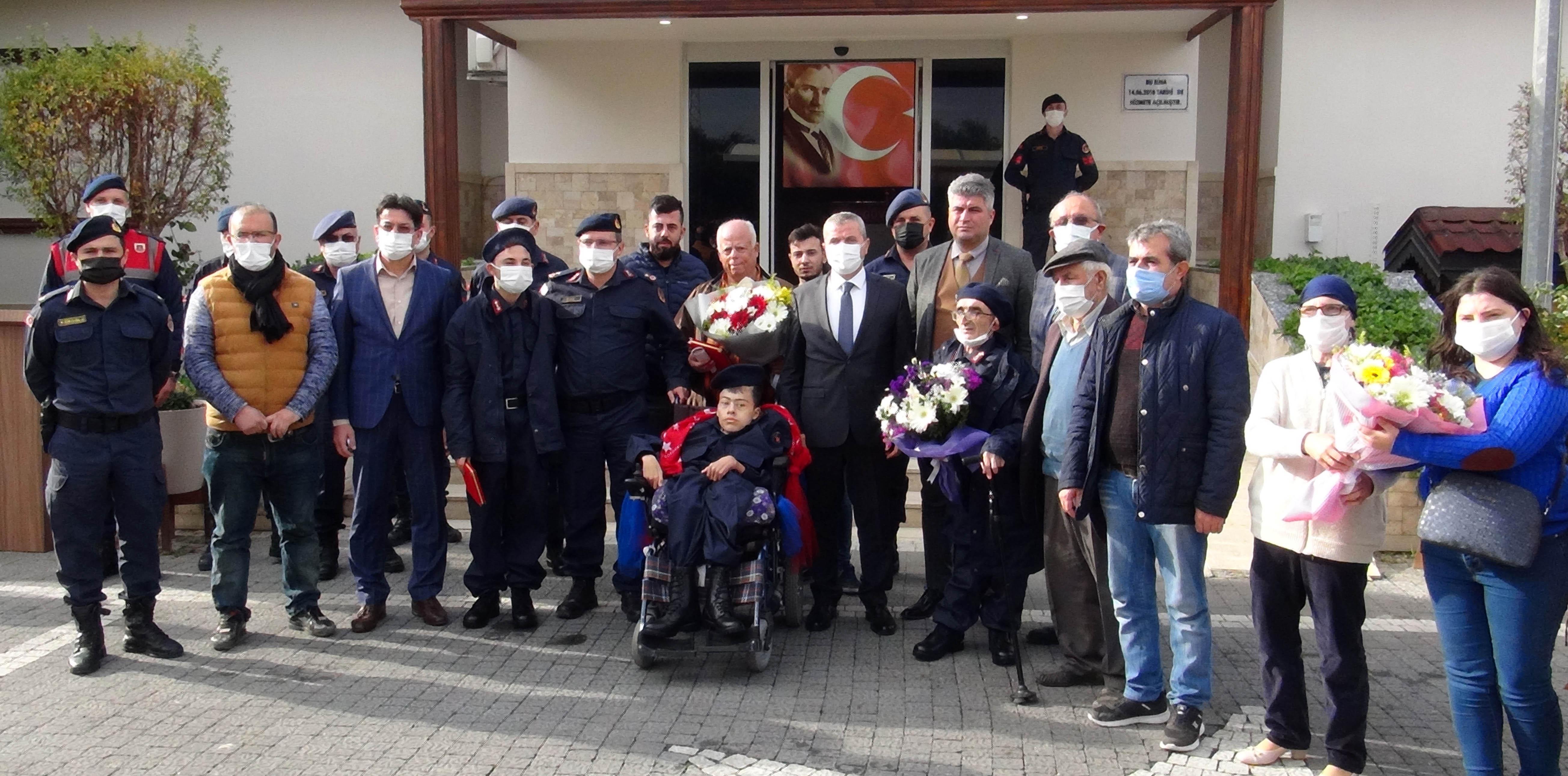 Bedensel engelli baba-oğul birlikte askerlik yemini etti