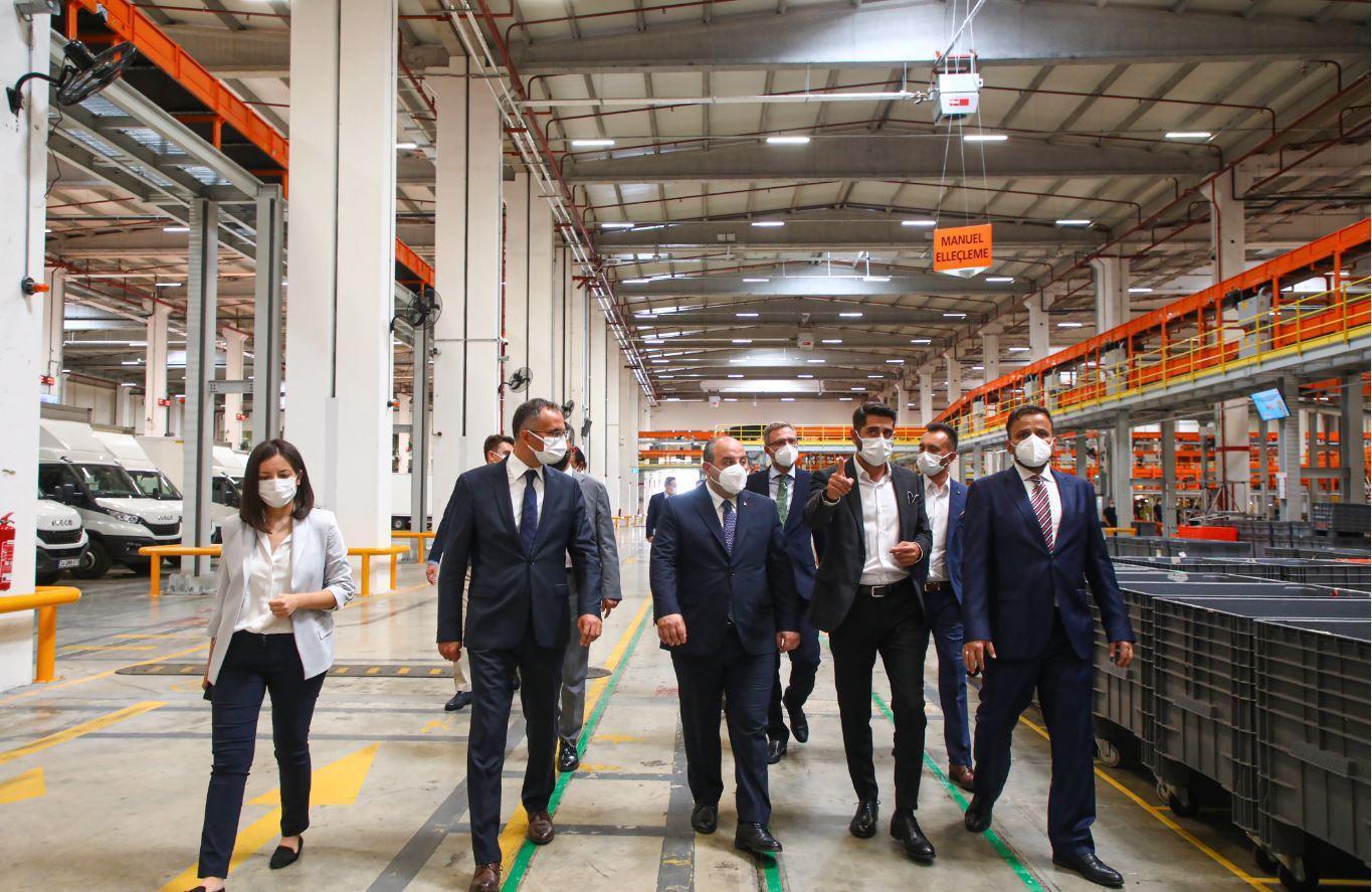 Bakan Varanktan Türkiyenin ilk decacornuna ziyaret