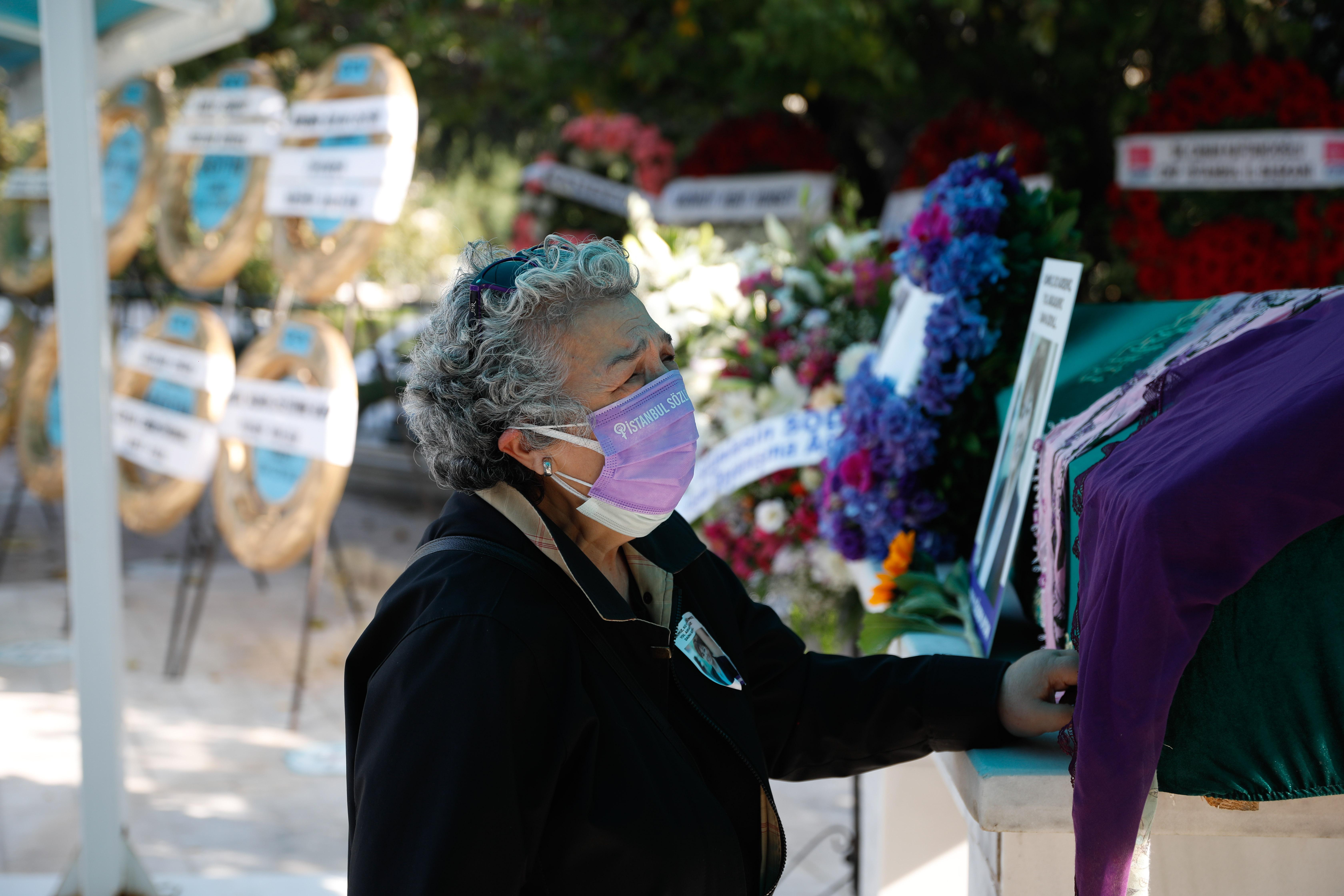 Kadın hakları savunucusu Fatma Çiğdem Aydın son yolculuğuna uğurlandı