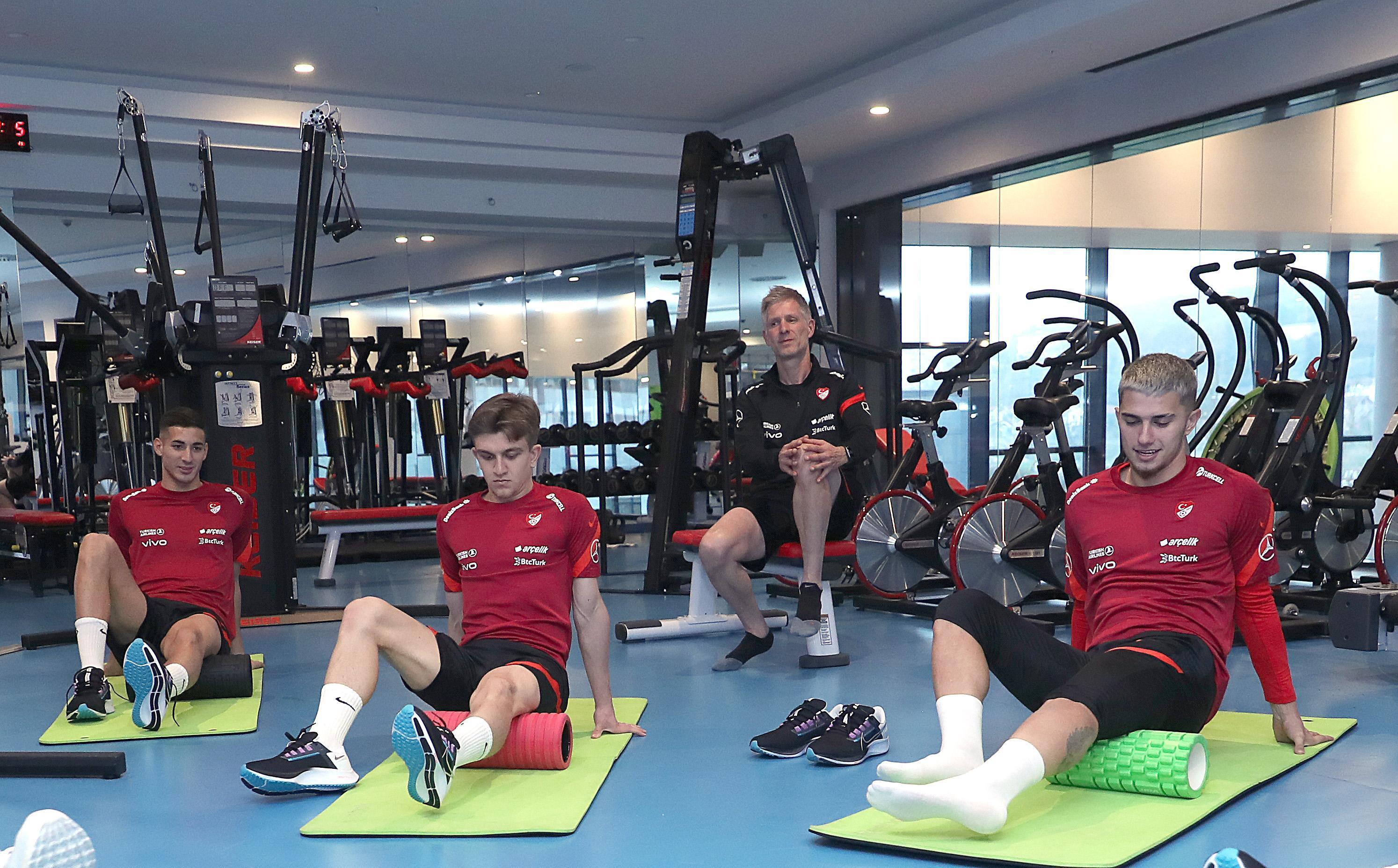 A Milli Futbol Takımı, Cebelitarık ve Karadağ maçlarının hazırlıklarına başladı