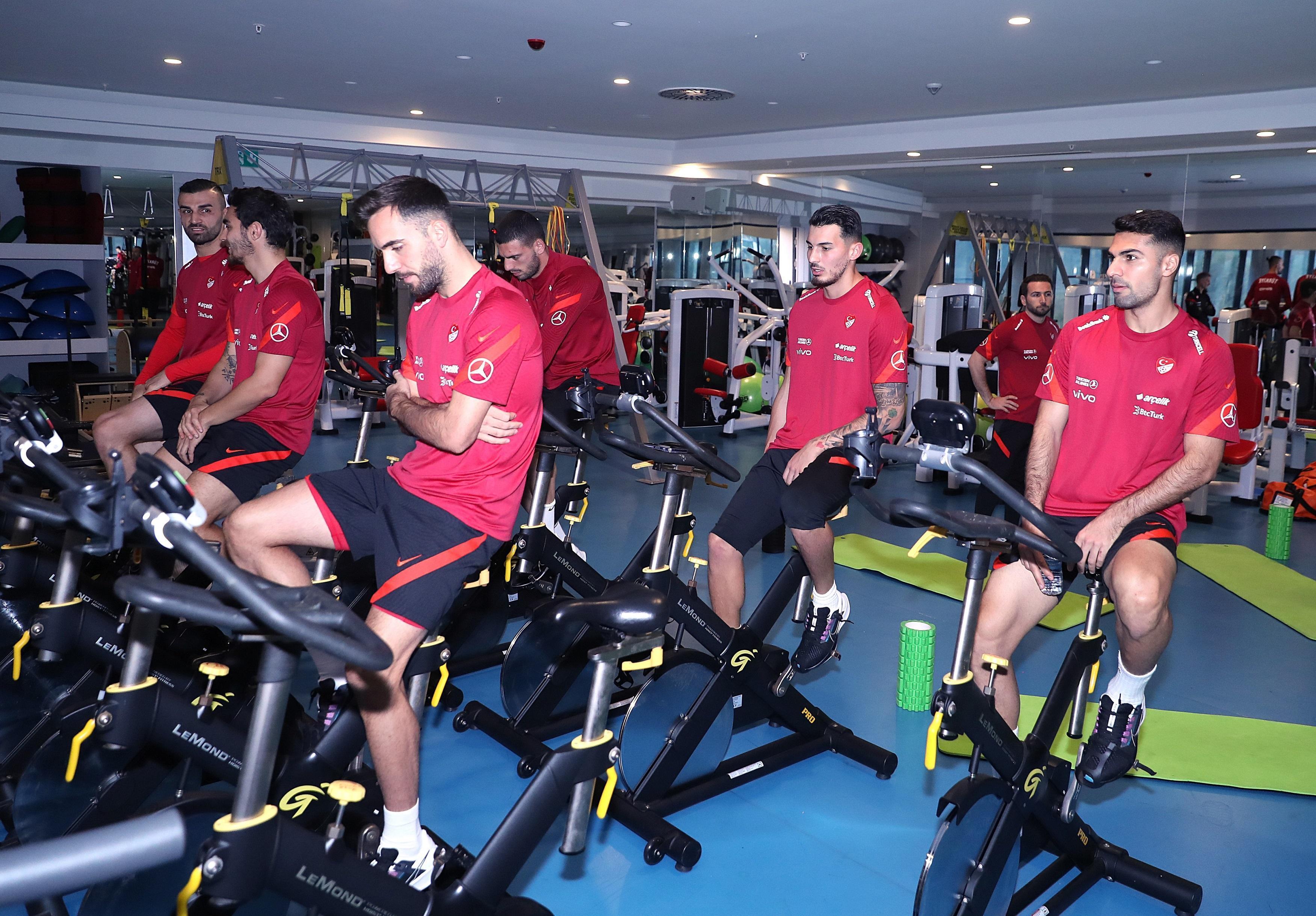 A Milli Futbol Takımı, Cebelitarık ve Karadağ maçlarının hazırlıklarına başladı