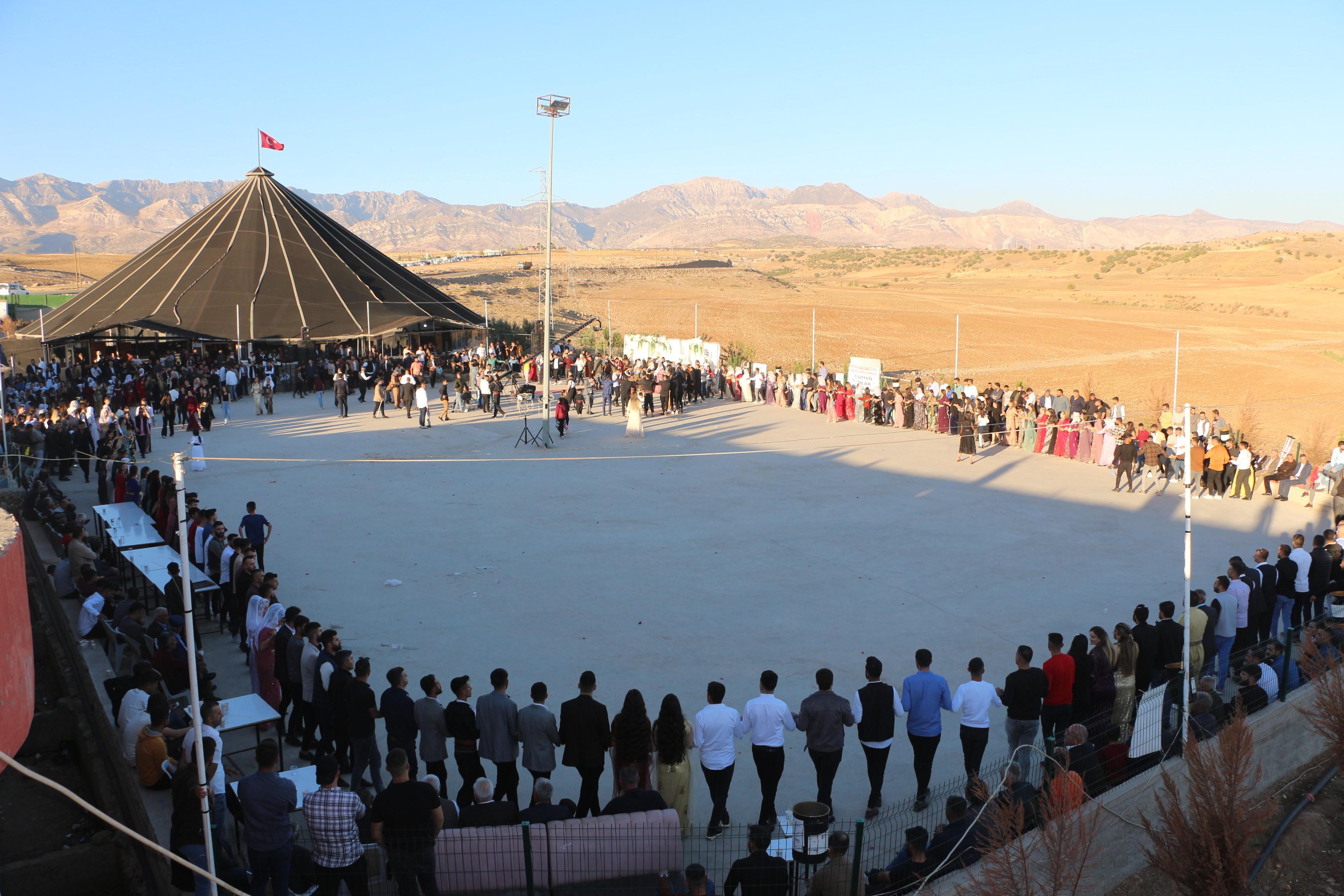 Şırnak’ta 3 kardeşe tek düğün