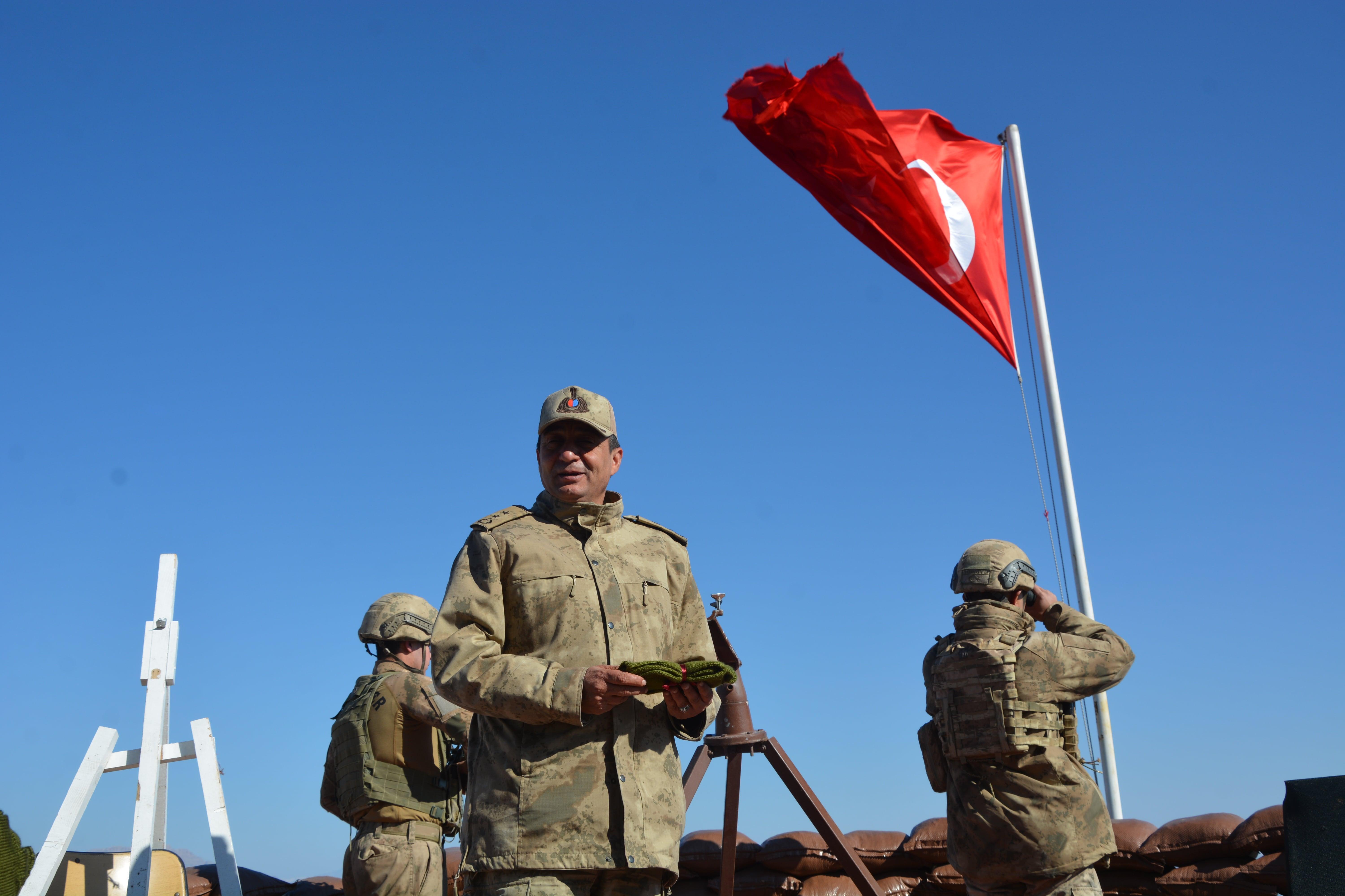 Hatice annenin ördüğü yün çoraplar Mehmetçiğe ulaştı