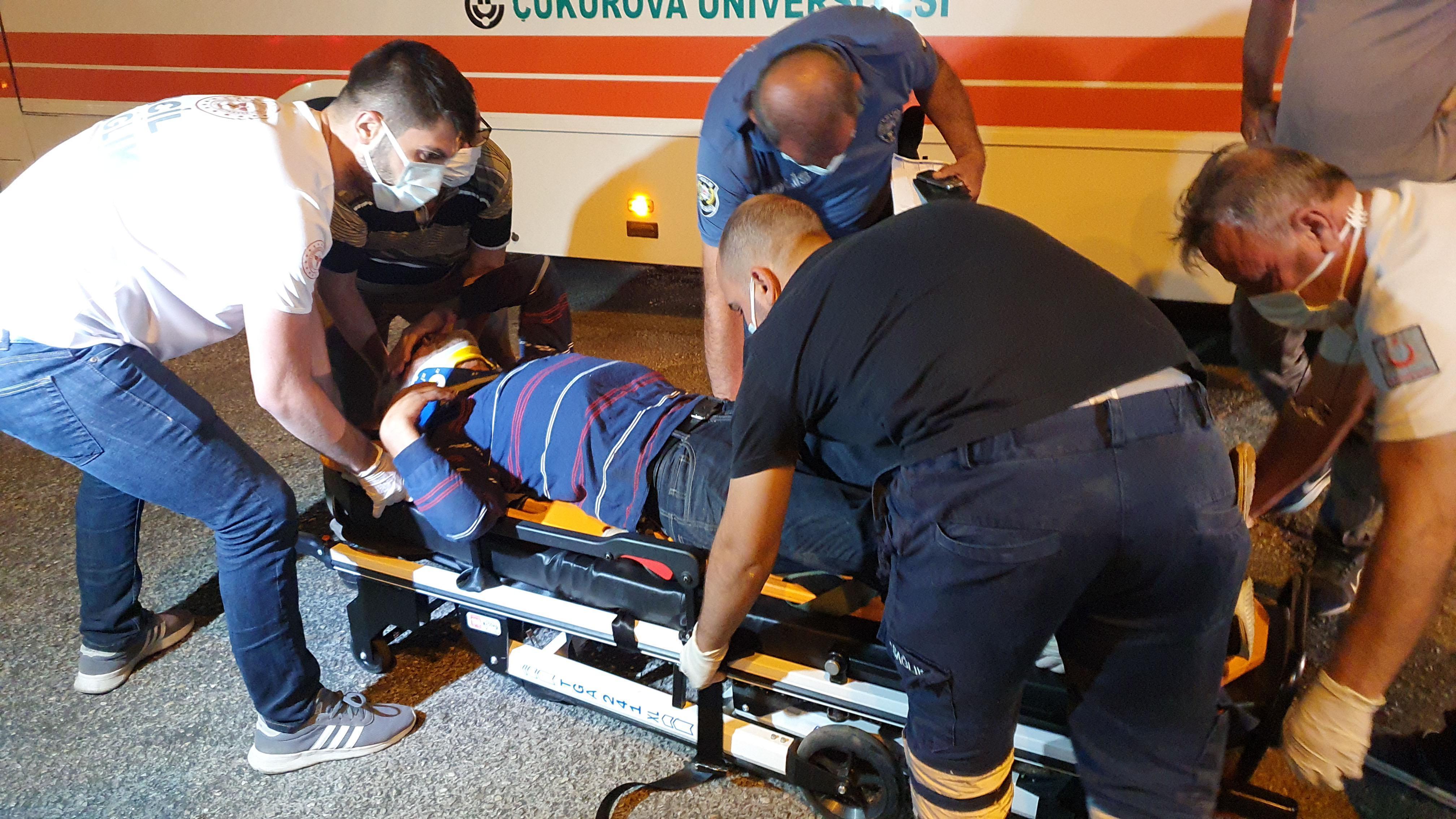 Tartıştığı kişiyi boynundan bıçakladı, kaçmaya çalışırken otobüs çarptı