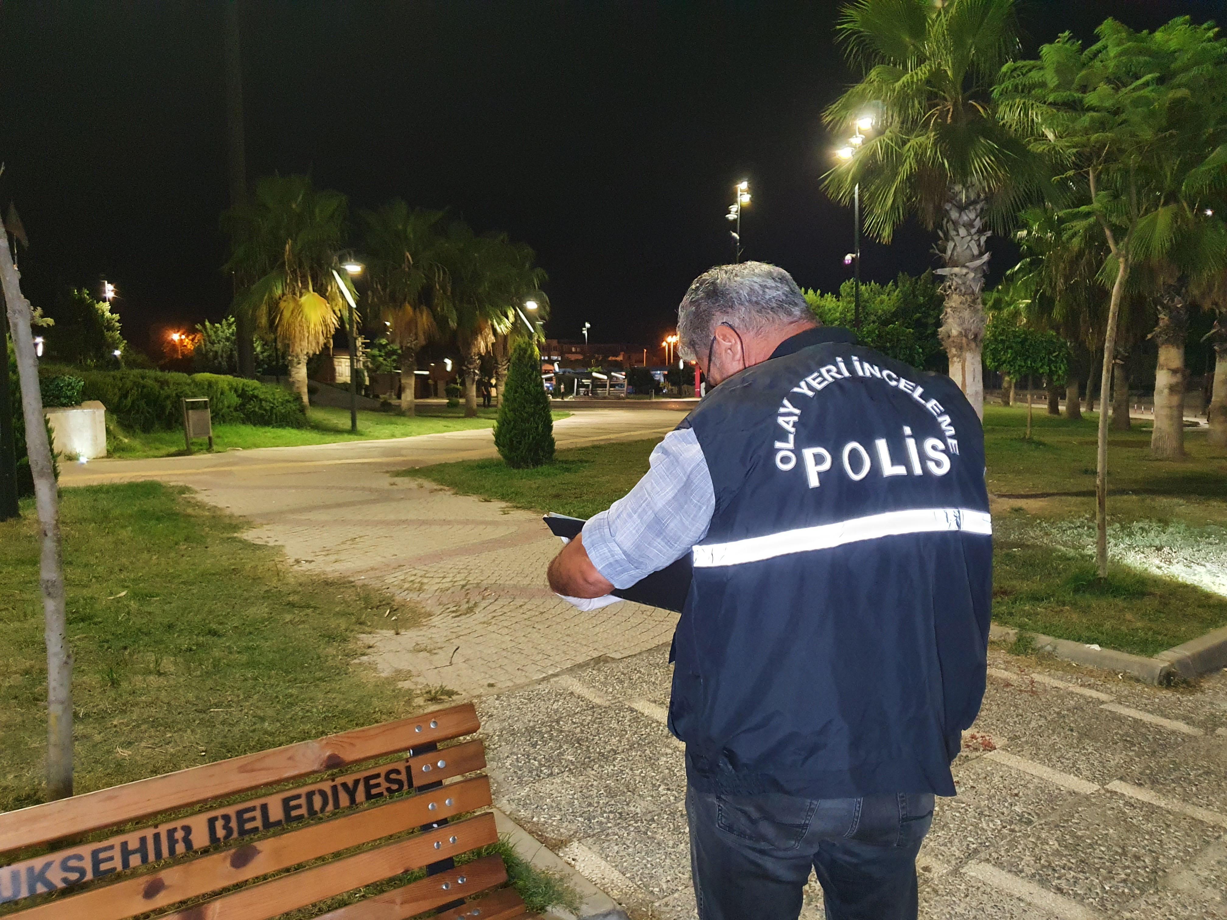 Tartıştığı kişiyi boynundan bıçakladı, kaçmaya çalışırken otobüs çarptı