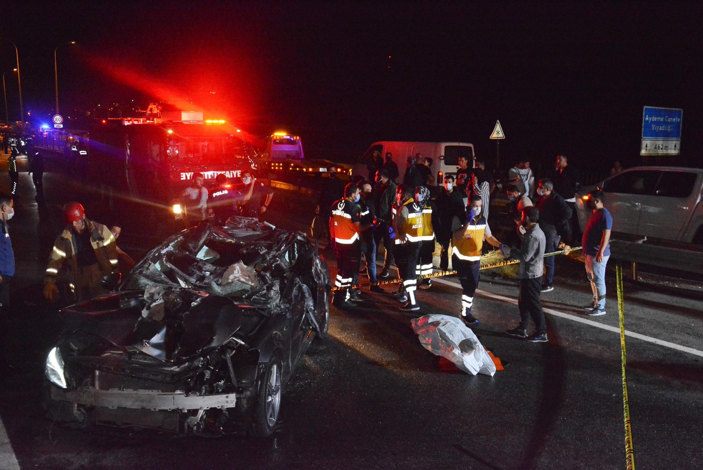 Beykozda lastiği patlayan otomobil kazaya neden oldu: 3 ölü, 3 yaralı