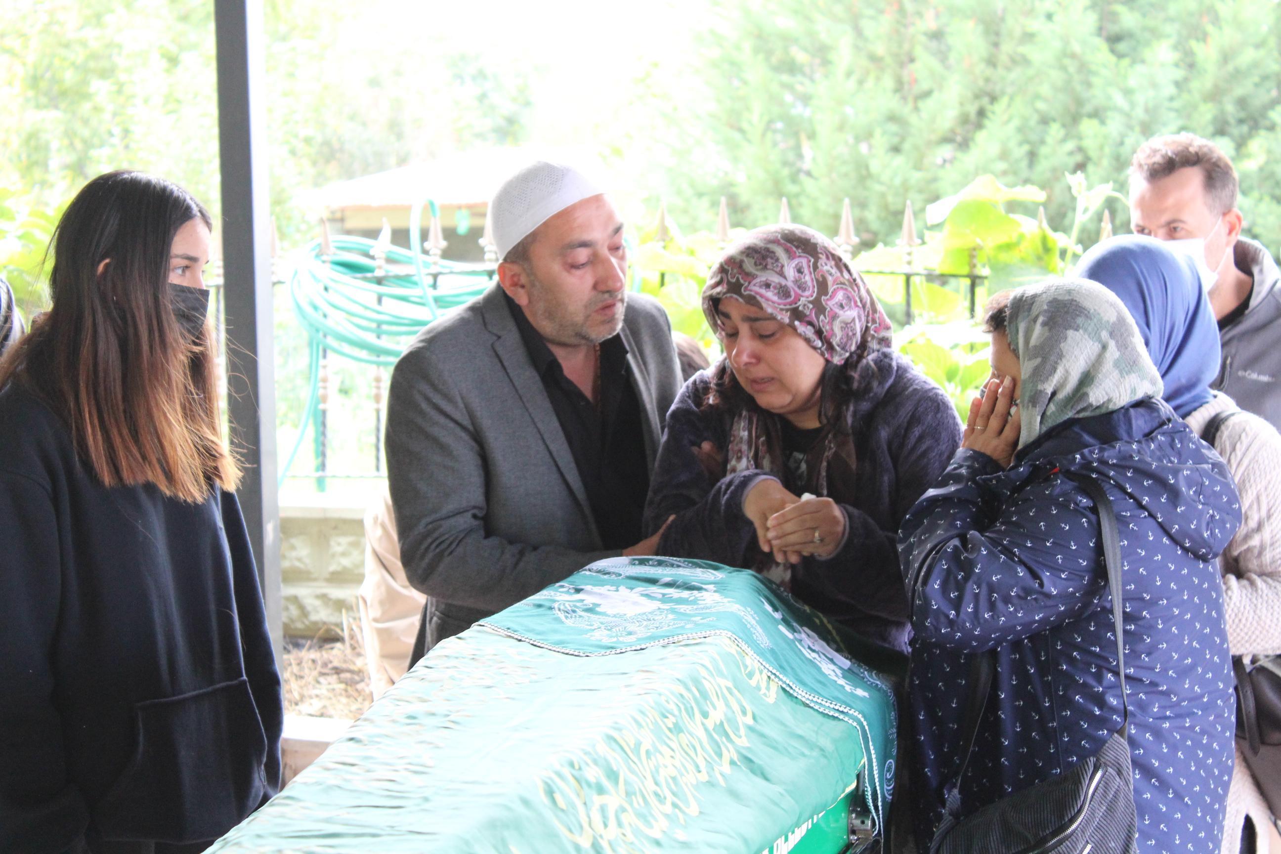 Mete Gazozun acı günü Anneannesi Zarife Tahmaz son yolculuğuna uğurlandı
