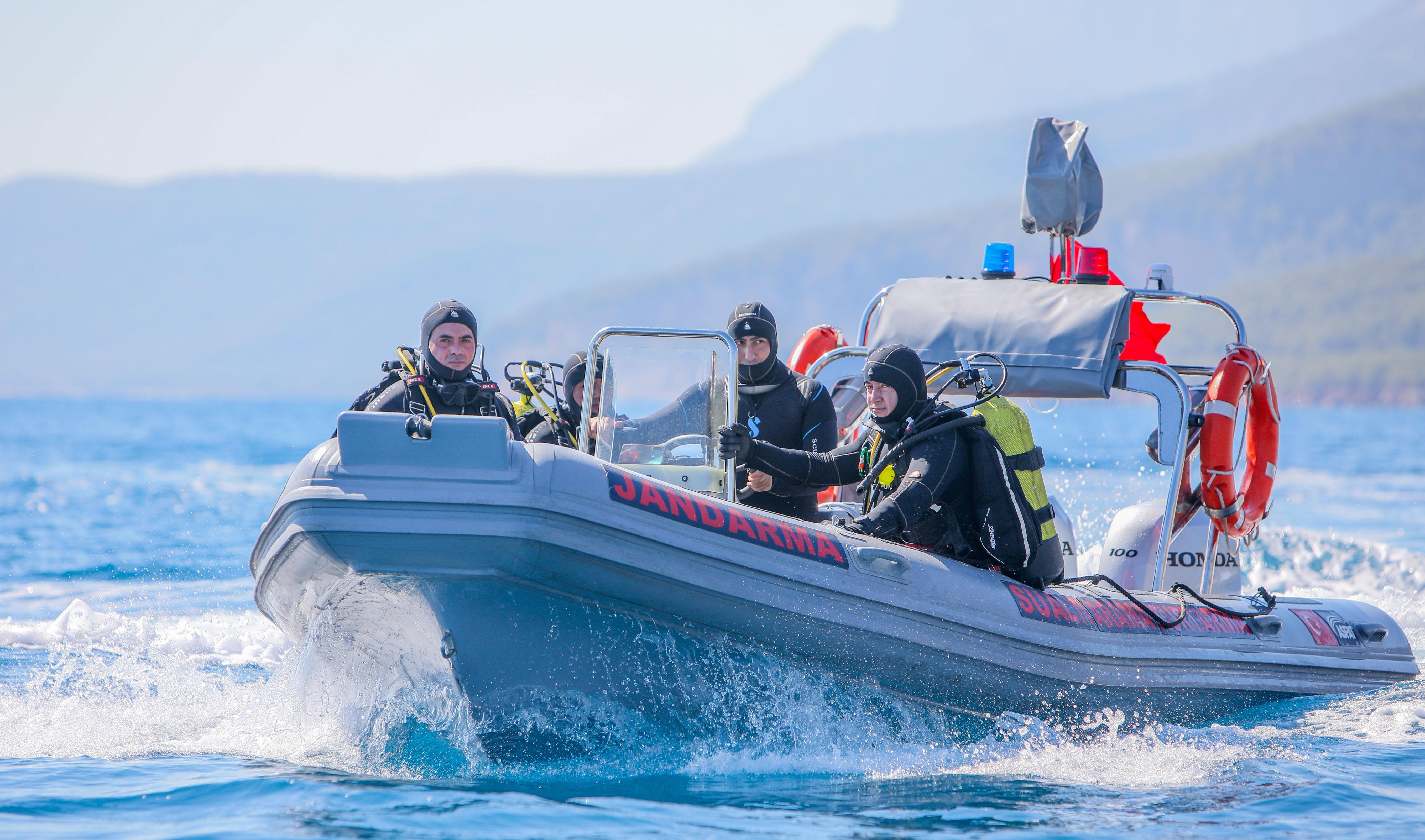 Su altı timleri, 22 metre derinlikteki suç aletini 2 dakikada buldu