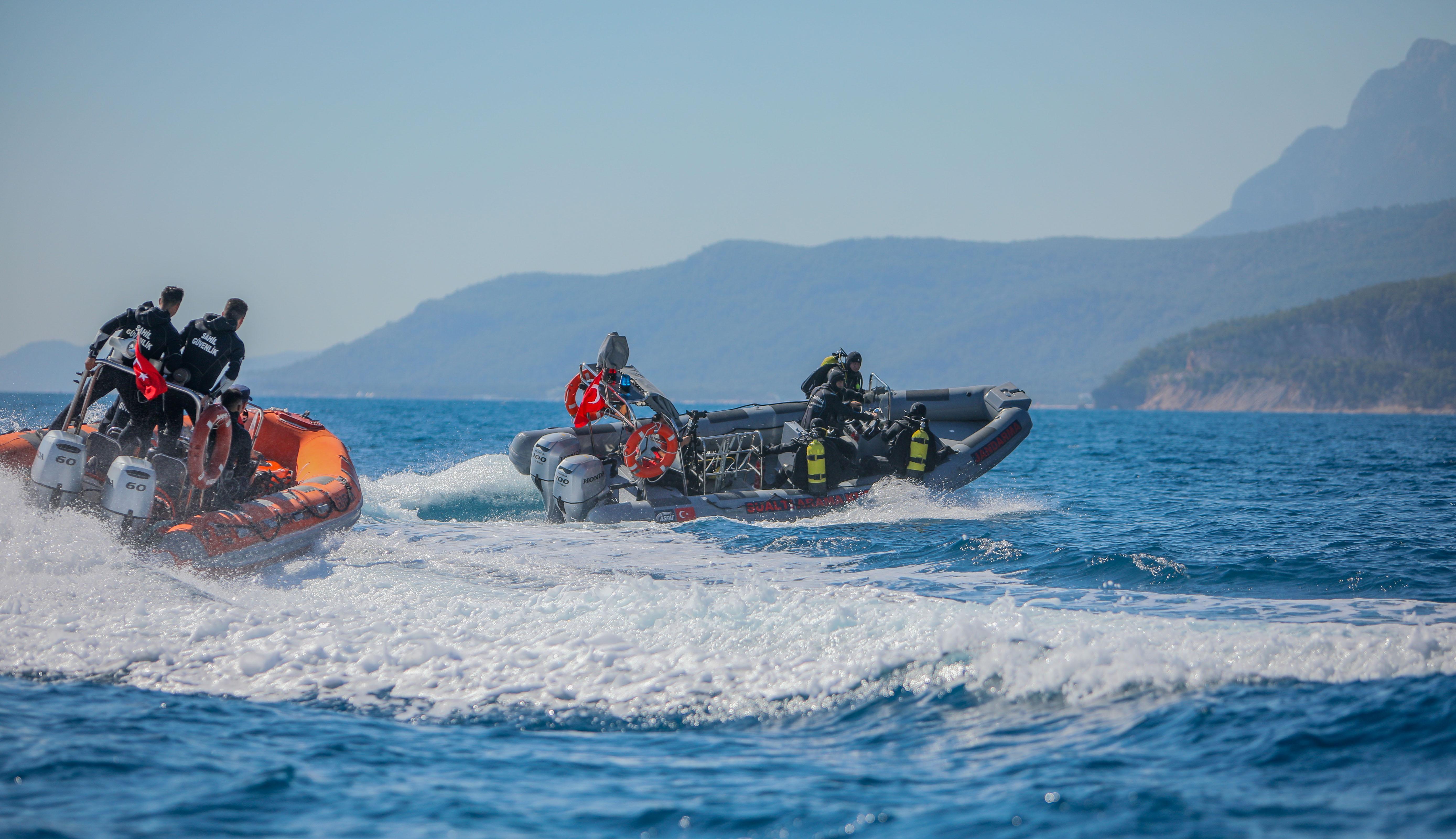 Su altı timleri, 22 metre derinlikteki suç aletini 2 dakikada buldu